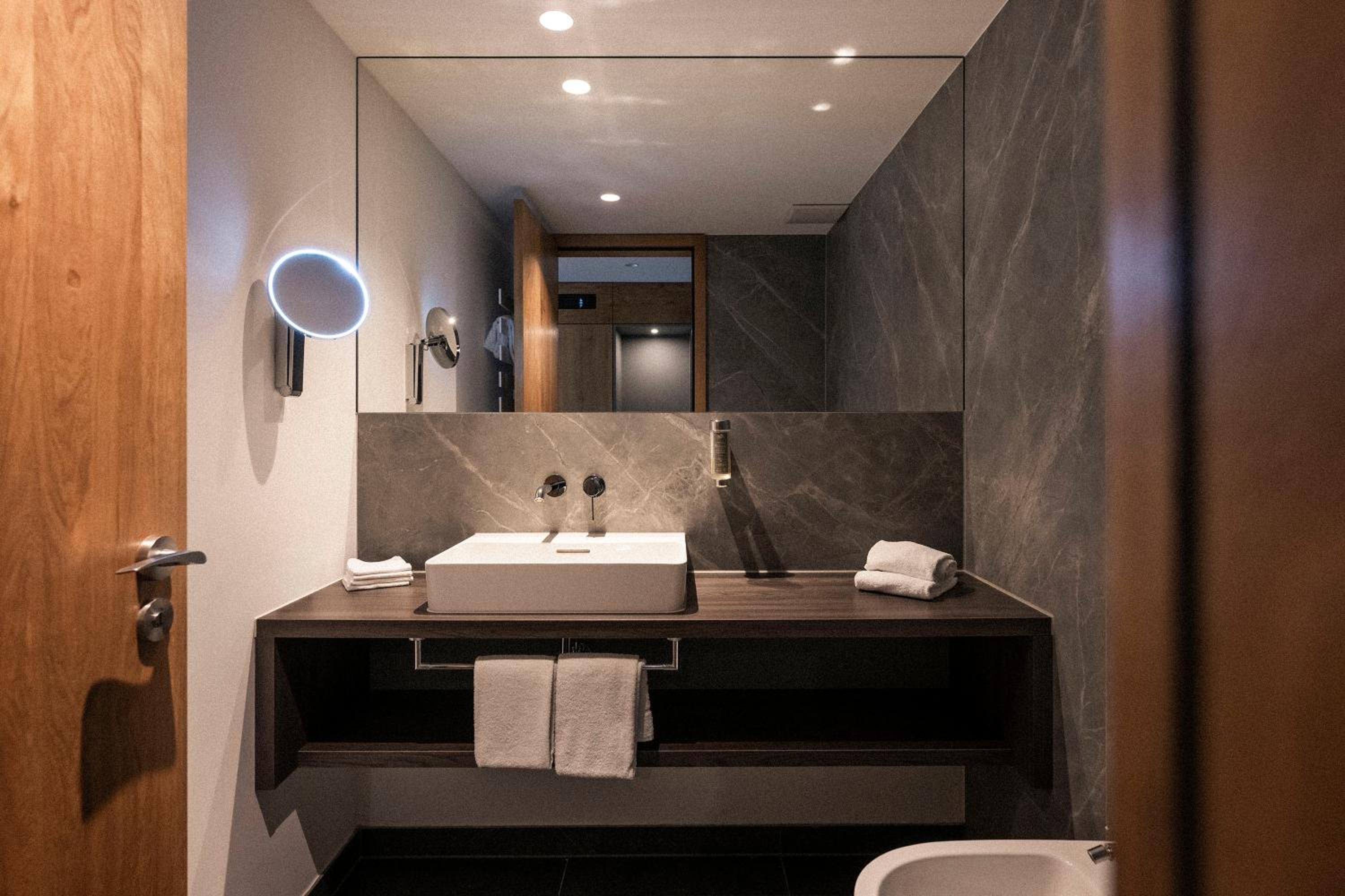 Superior Suite - Photo 18