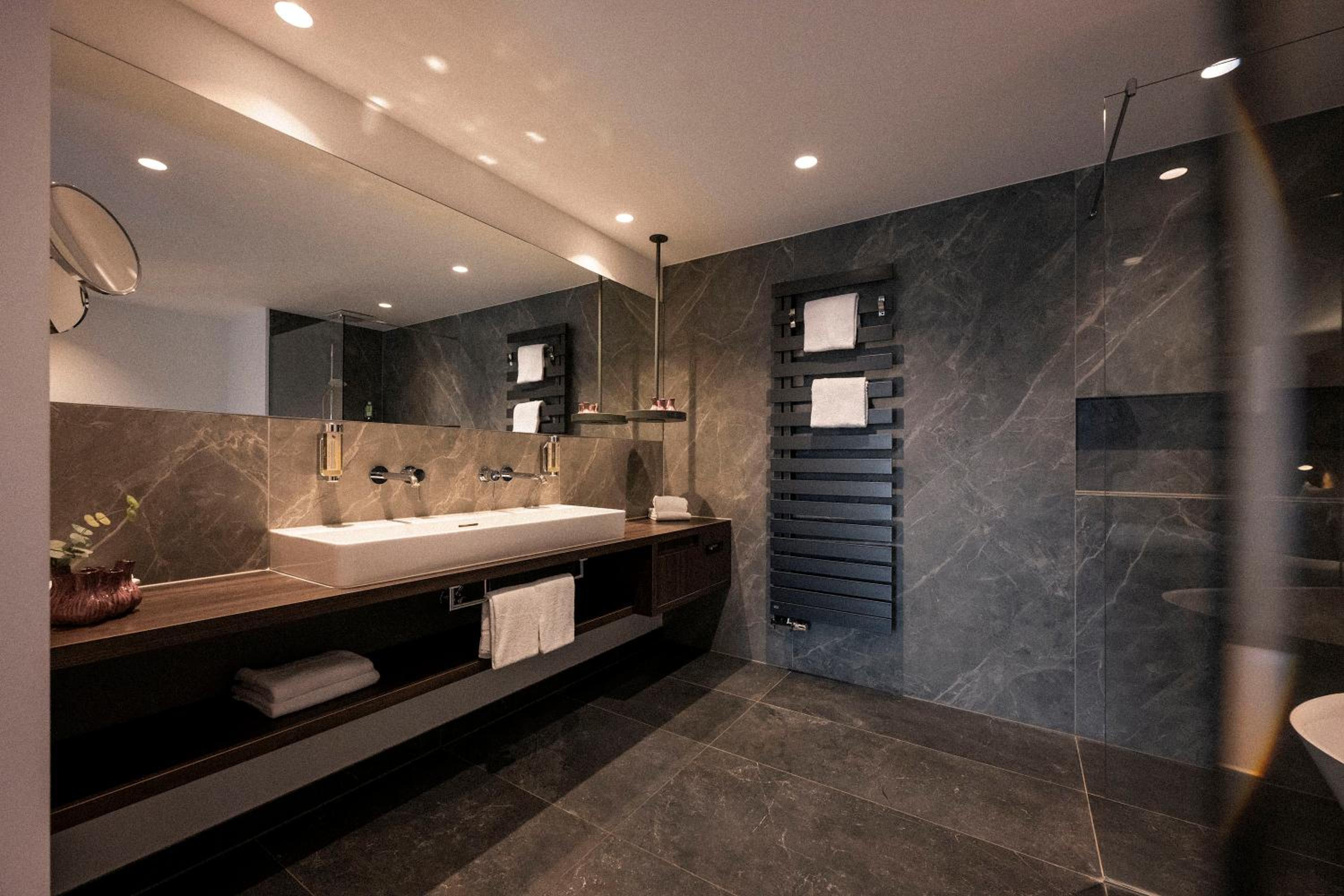 Superior Suite - Photo 19