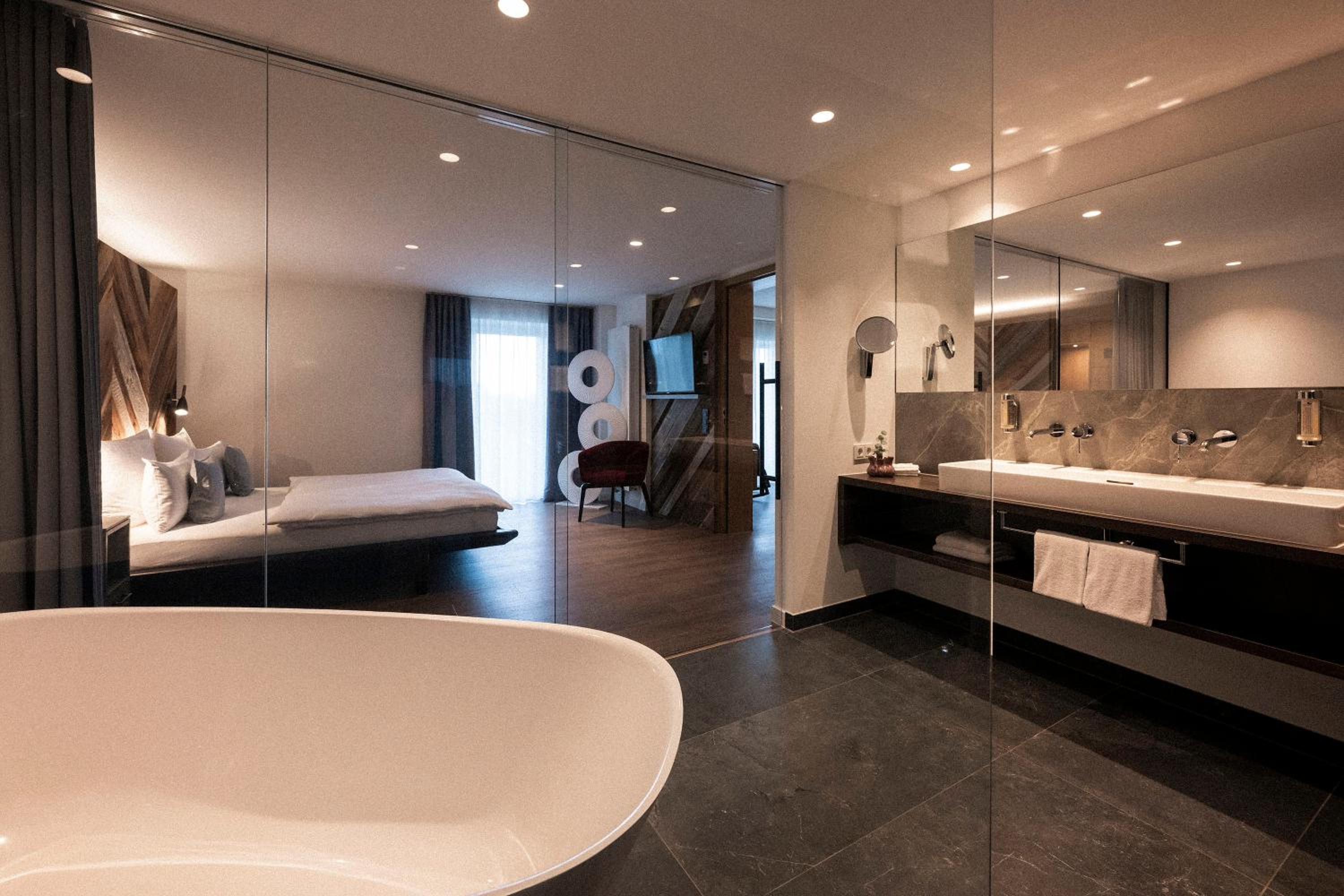 Superior Suite - Photo 12
