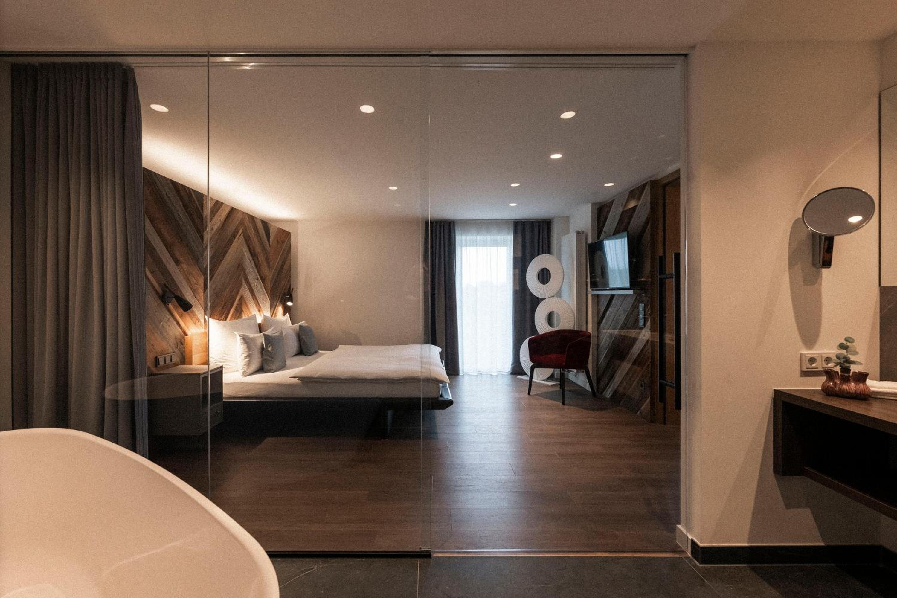 Superior Suite - Photo 14