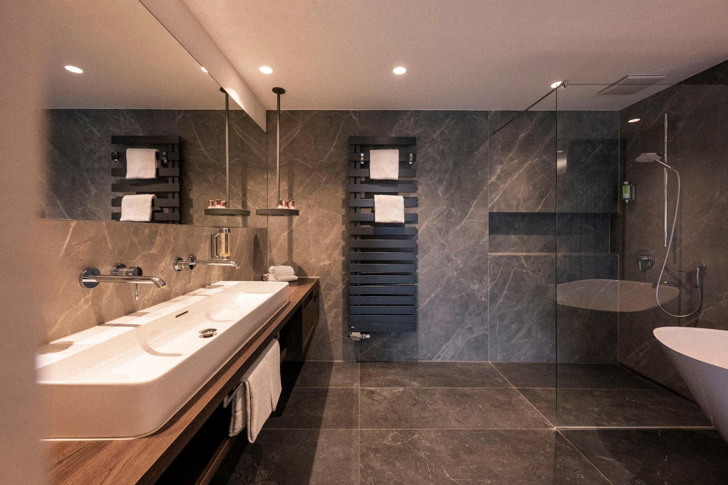 Superior Suite - Photo 3