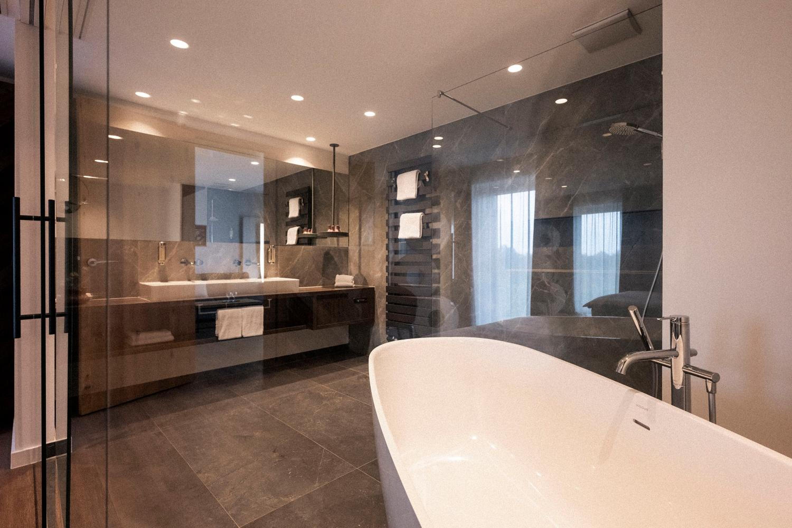 Superior Suite - Photo 2