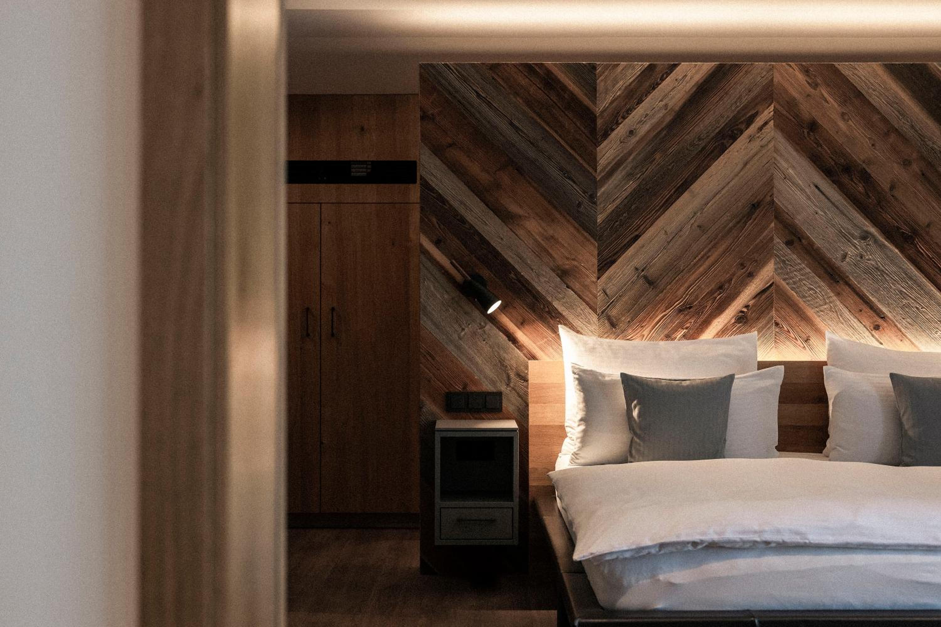 Superior Suite - Photo 7