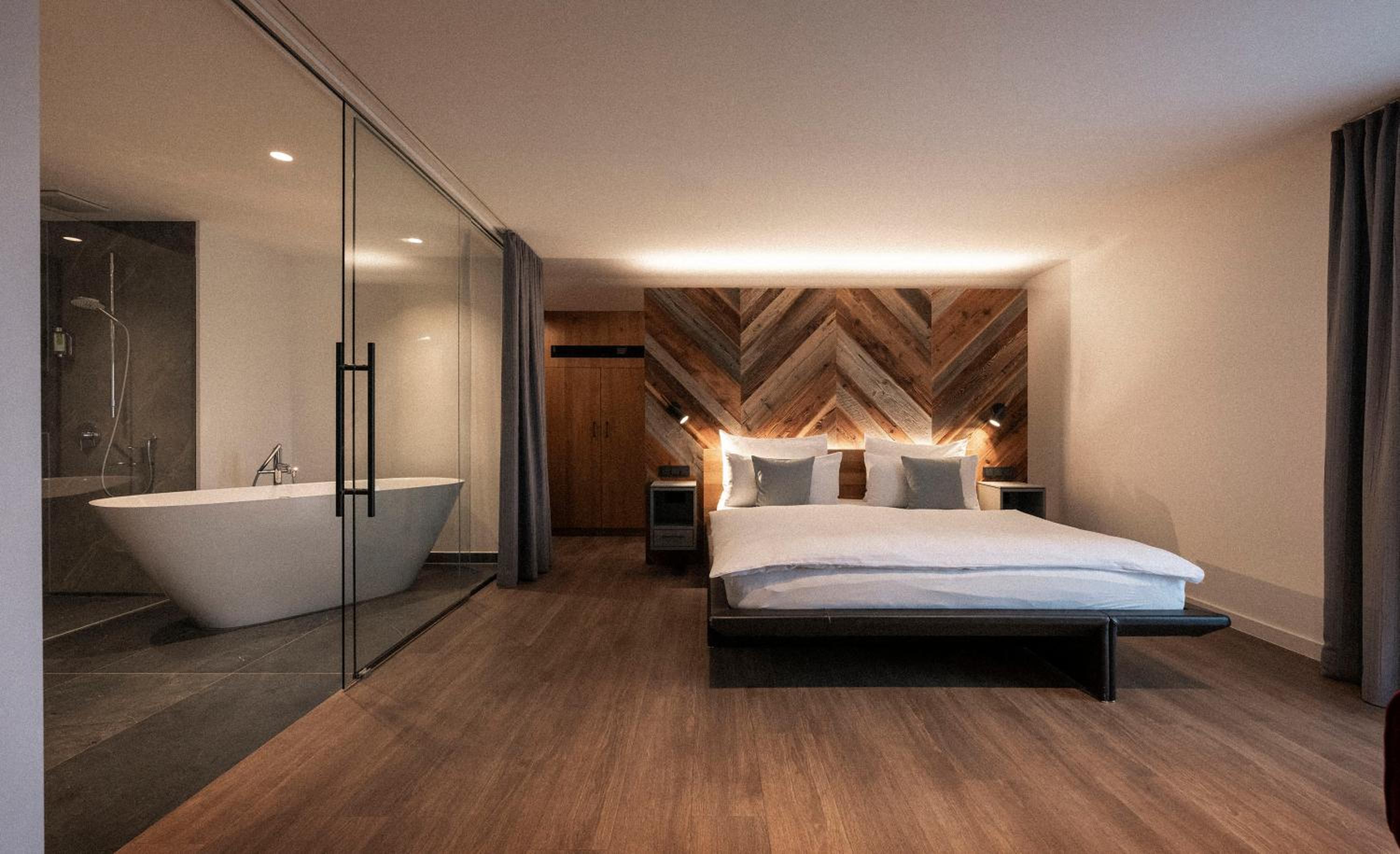 Superior Suite - Photo 15
