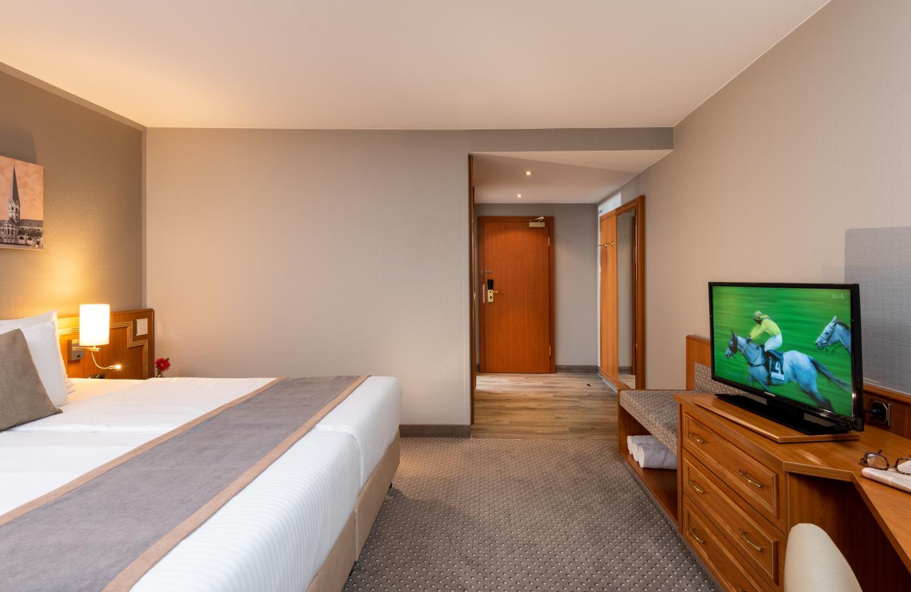Comfort Double or Twin Room thumbnail 6