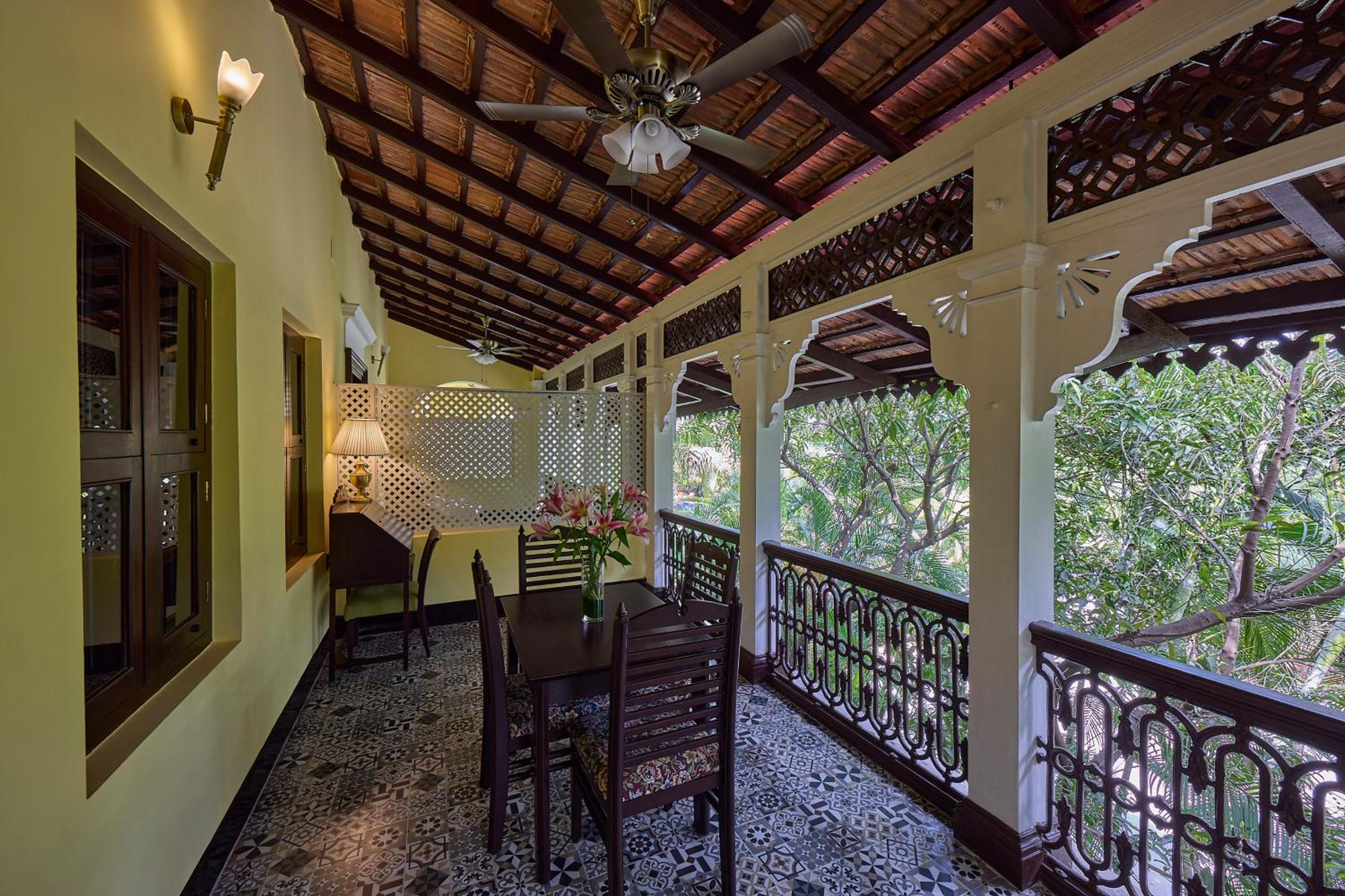 Luxury Heritage with Lawn view Balcony (Complimentary Hi Tea) - Photo 6
