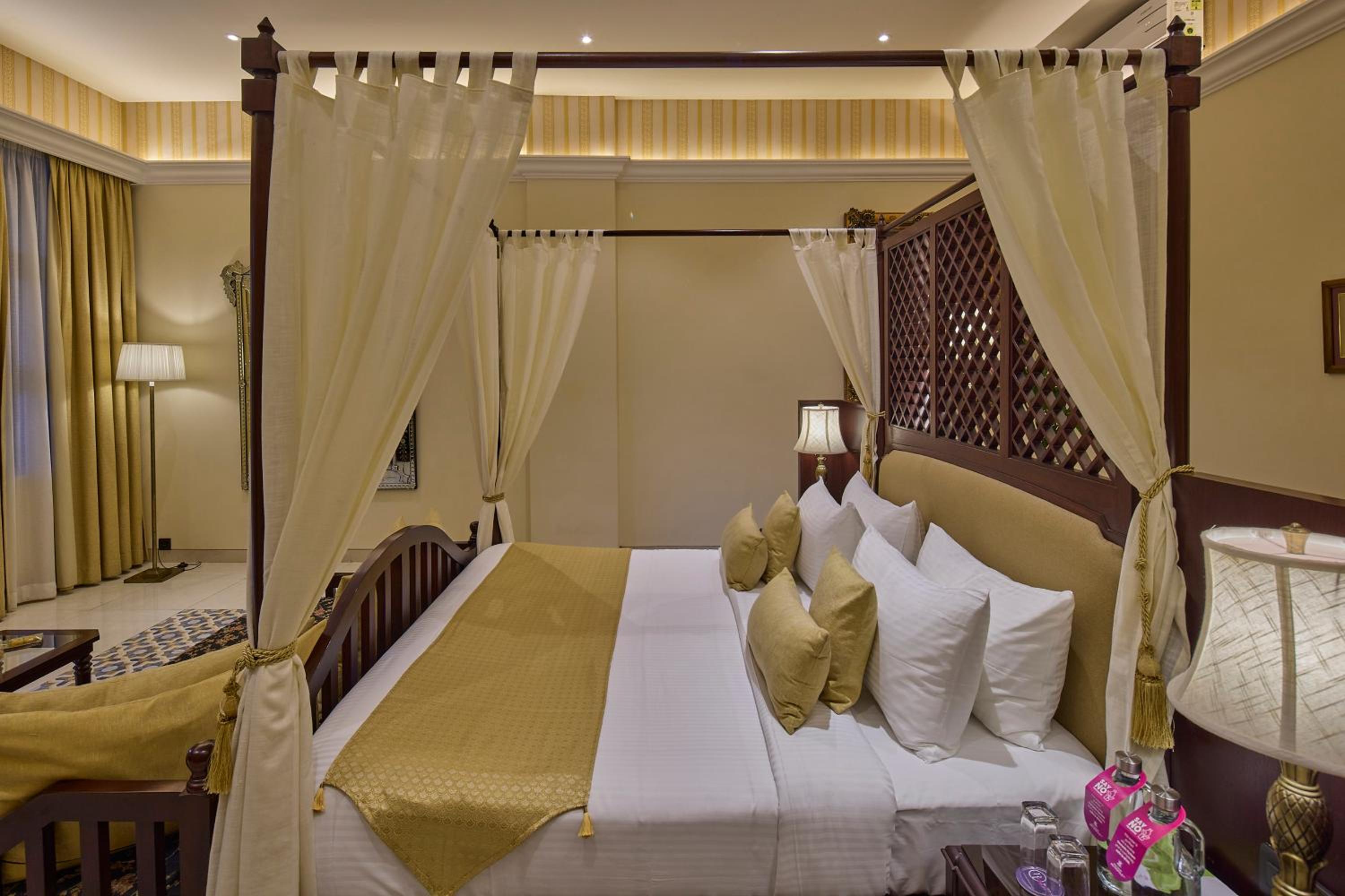 Royal Maharajah Suite with Jacuzzi and Balcony (Complimentary Hi Tea ) - Photo 2