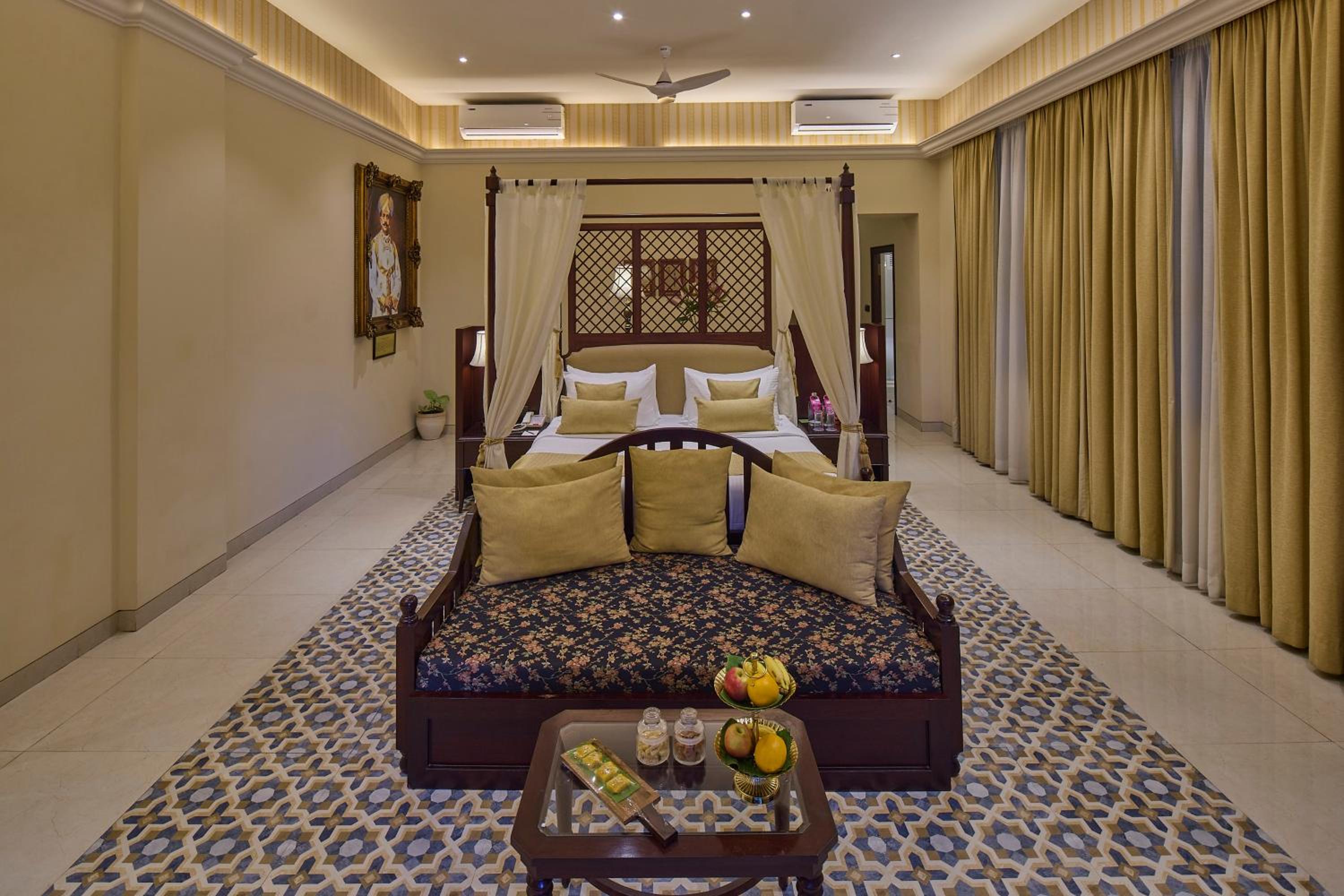 Royal Maharajah Suite with Jacuzzi and Balcony (Complimentary Hi Tea ) - Photo 1