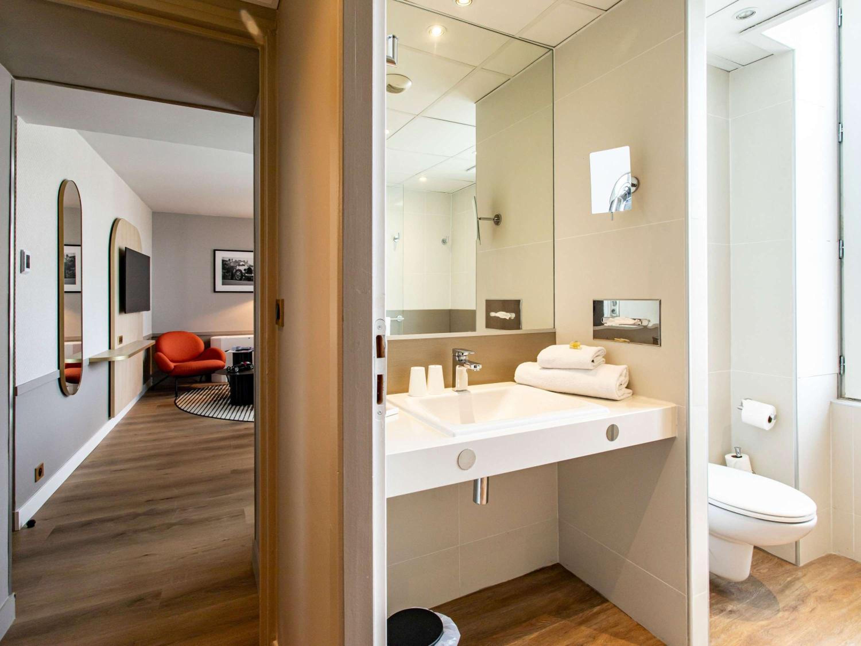 Suite with One Double Bed and Sofa Bed - Photo 4