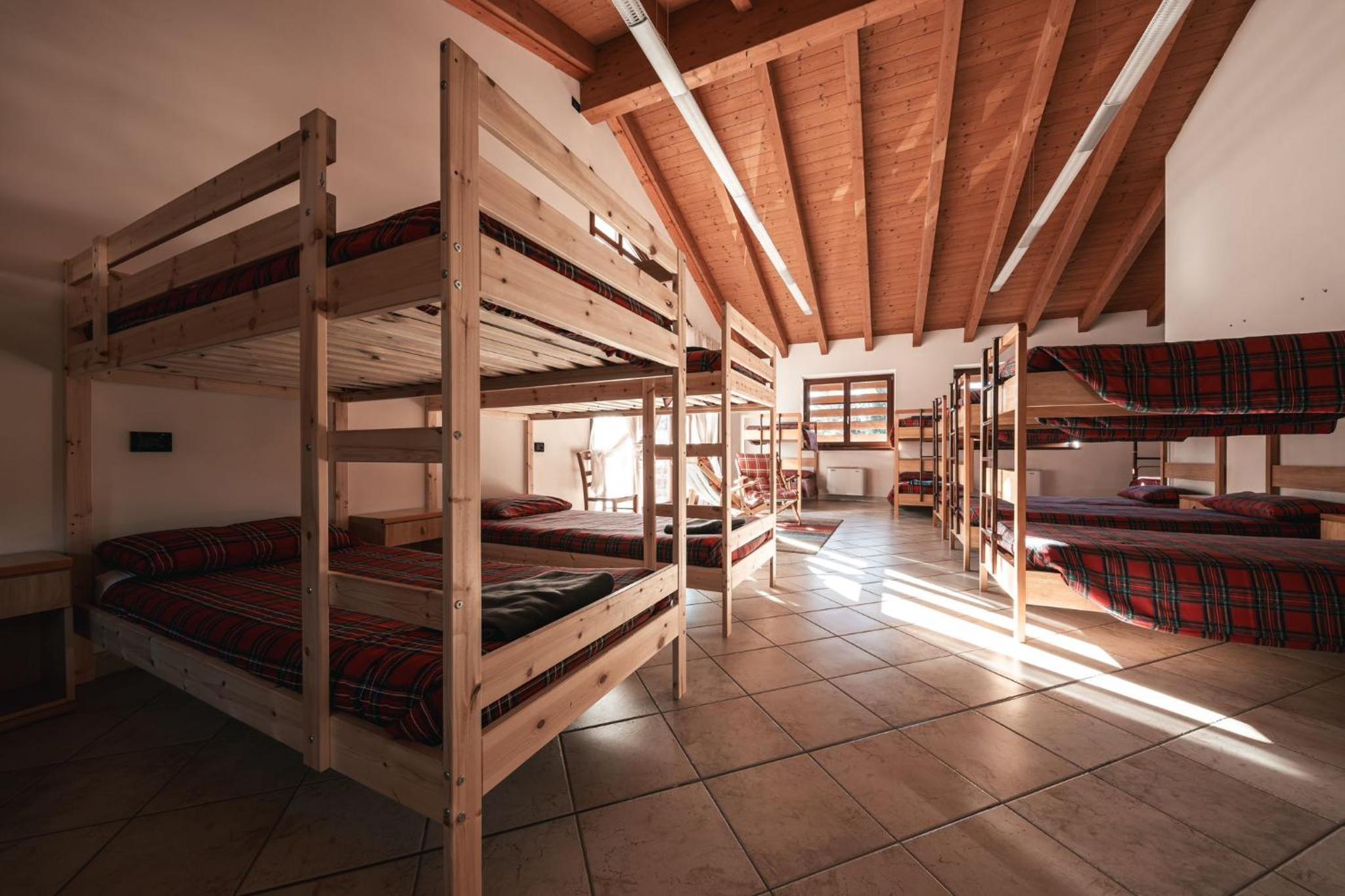 10-Bed Mixed Dormitory Room photo 1