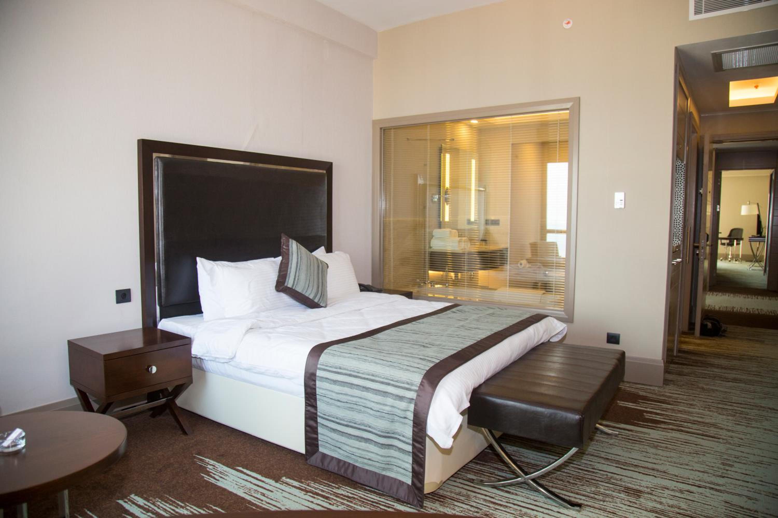 Standard King Room - Photo 3