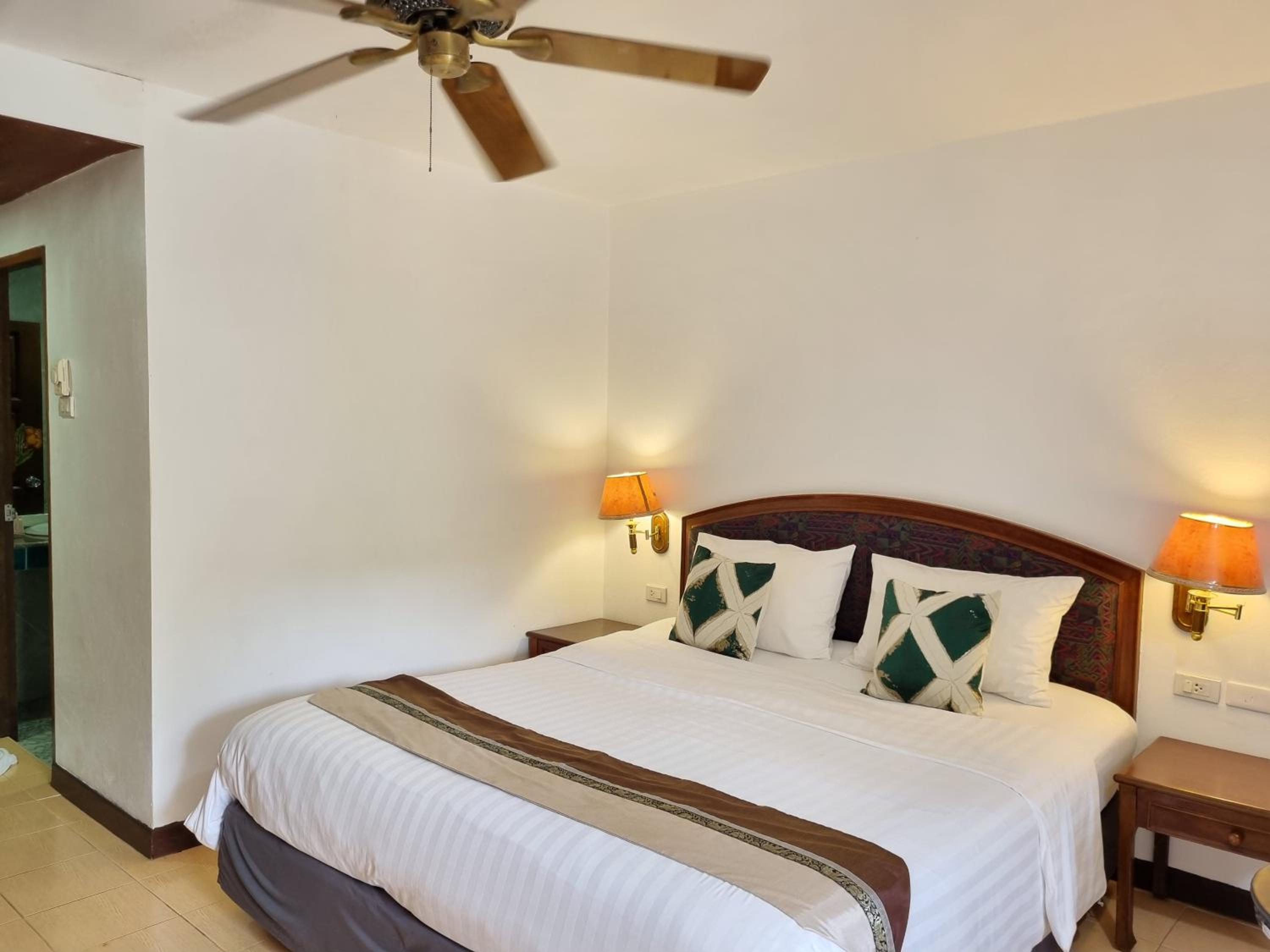 Deluxe Double Room - Photo 17
