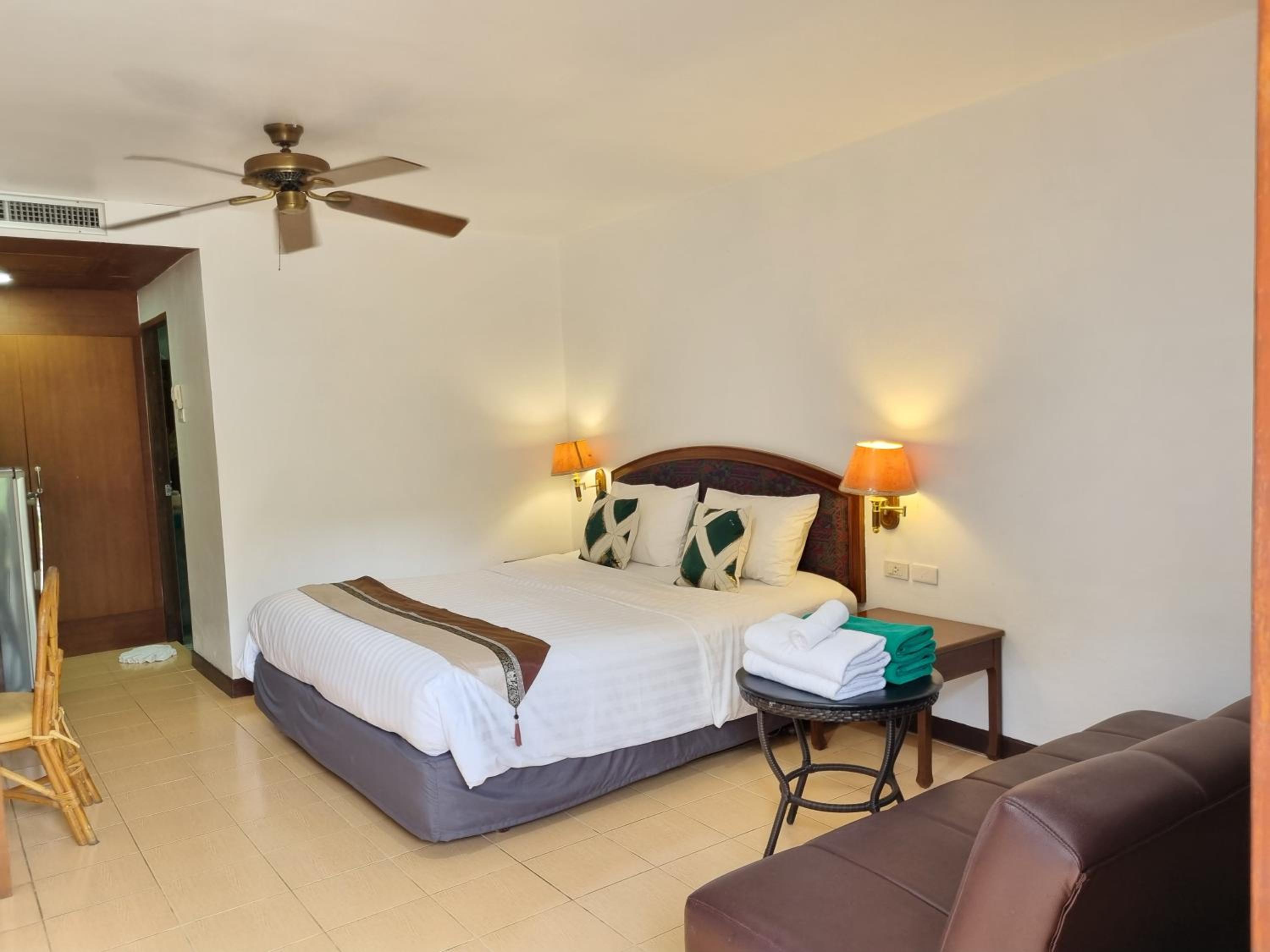 Deluxe Double Room - Photo 19