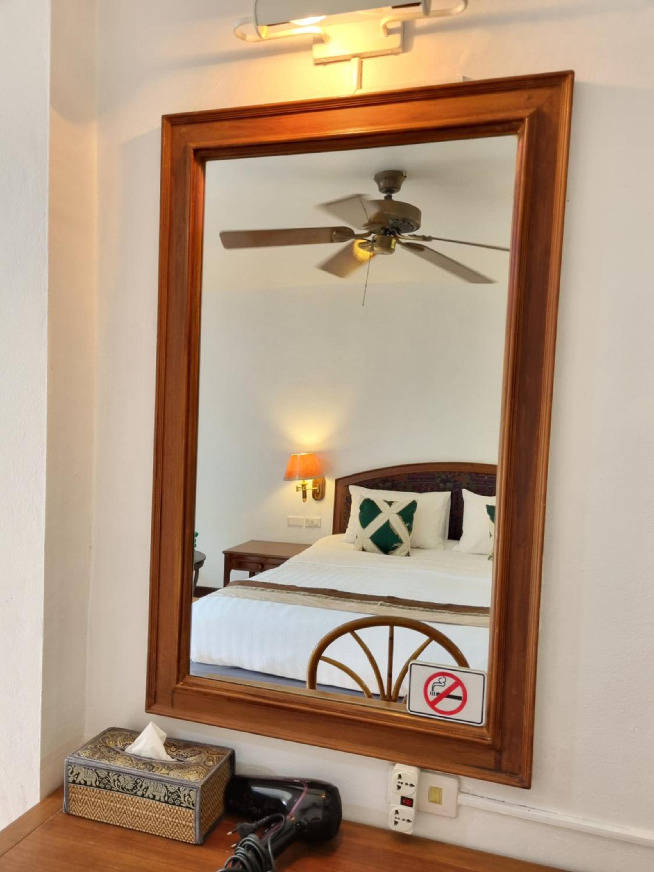 Deluxe Double Room - Photo 13