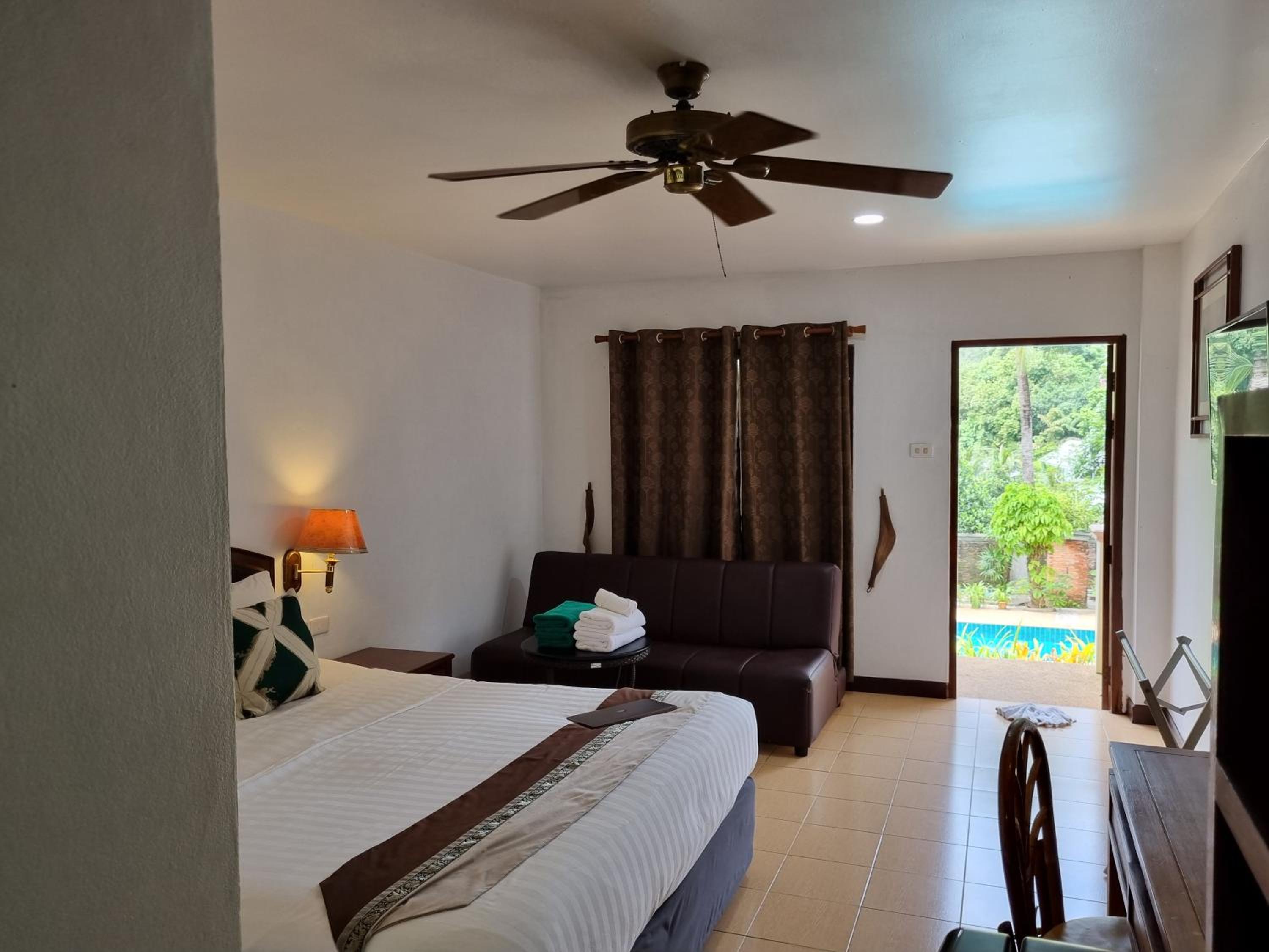 Deluxe Double Room - Photo 16