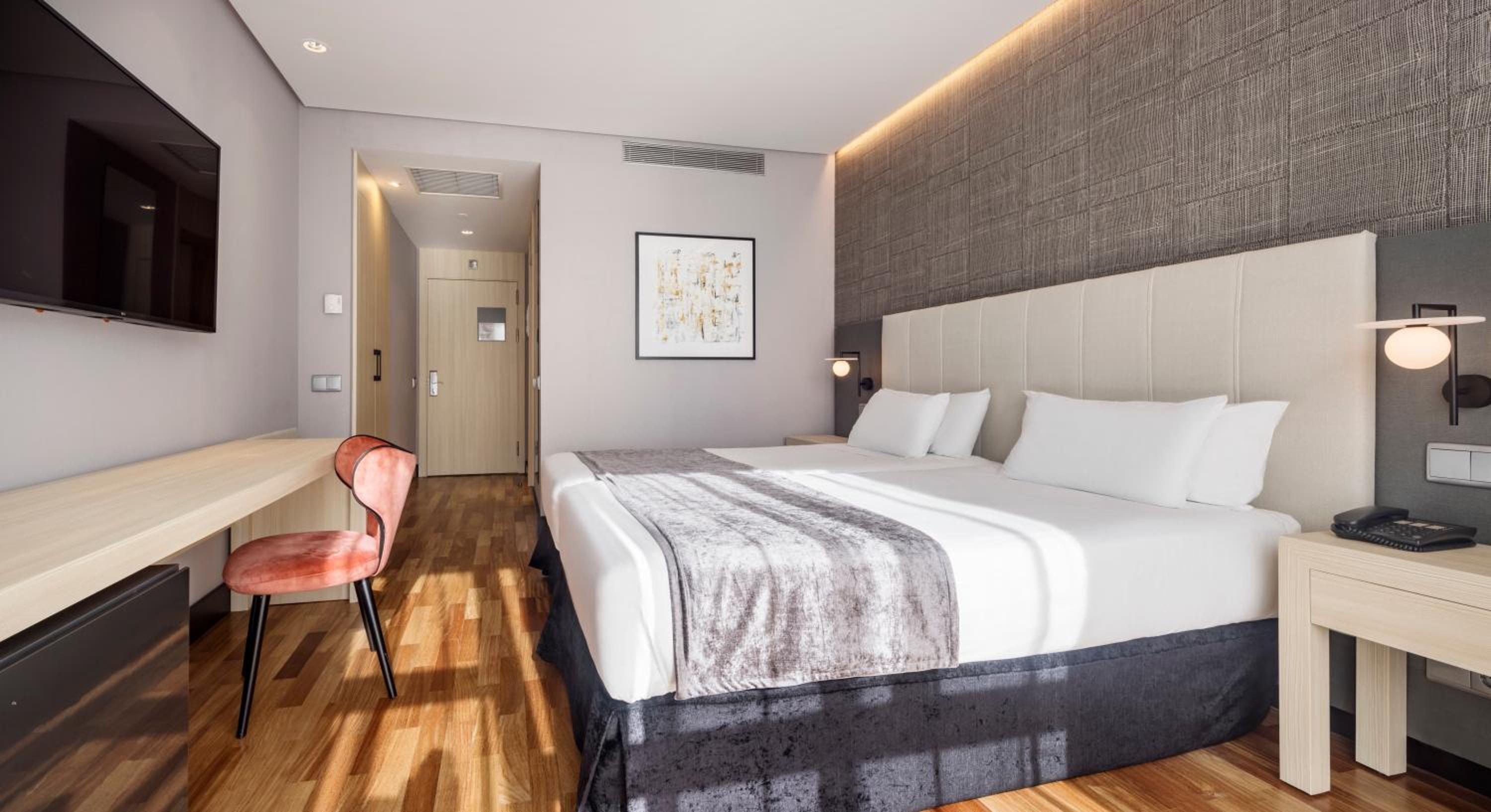 Double or Twin Room - Photo 4
