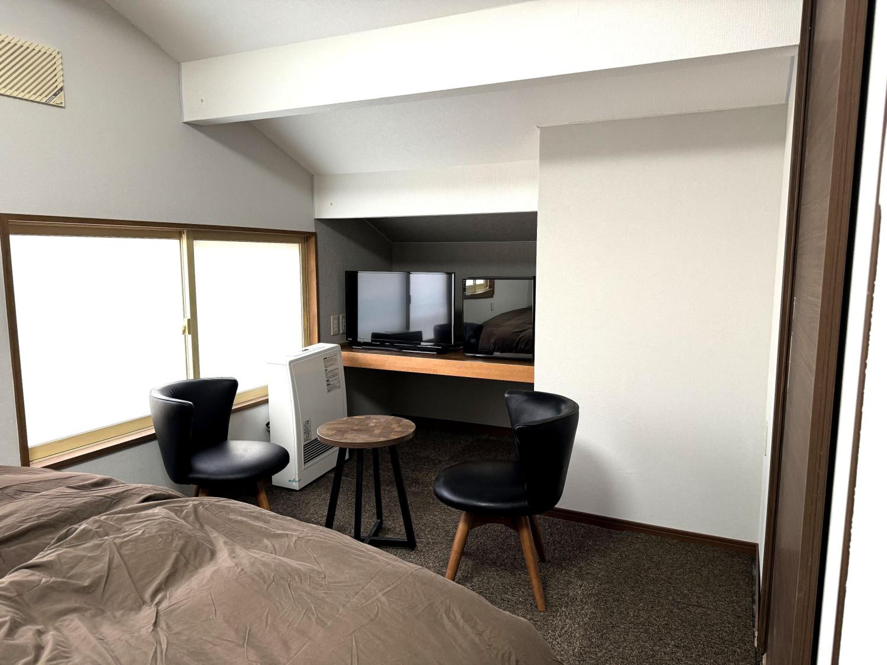 Economy Twin Room photo 3