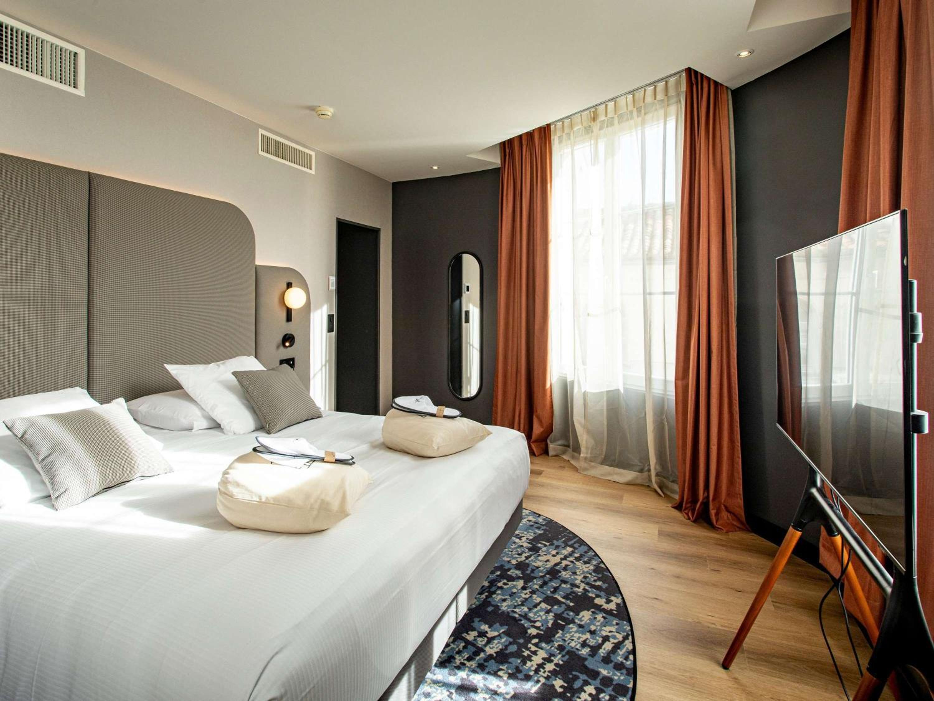 Suite with One Double Bed and Sofa Bed - Photo 7