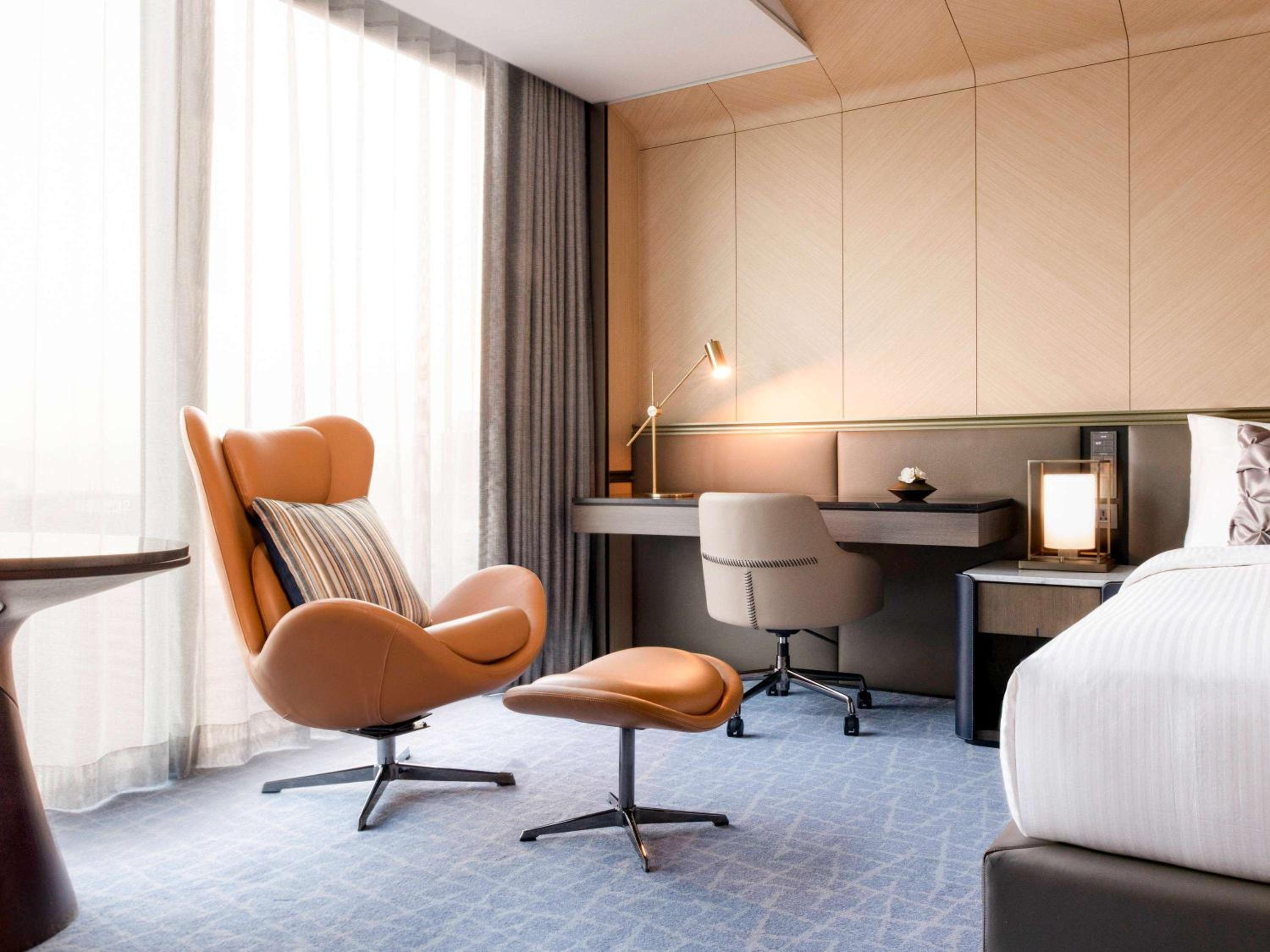 Fairmont King Room - Photo 2