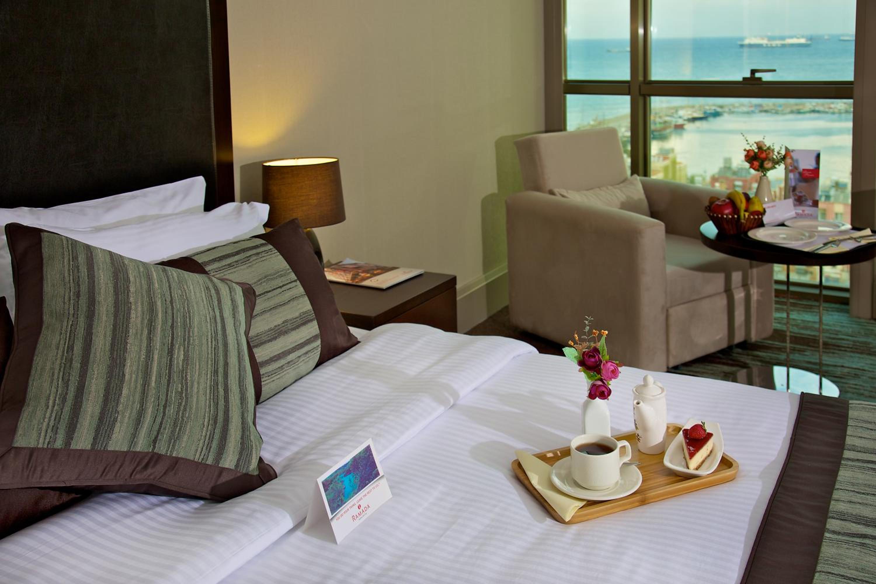 Deluxe King Room with Sea View - Photo 6