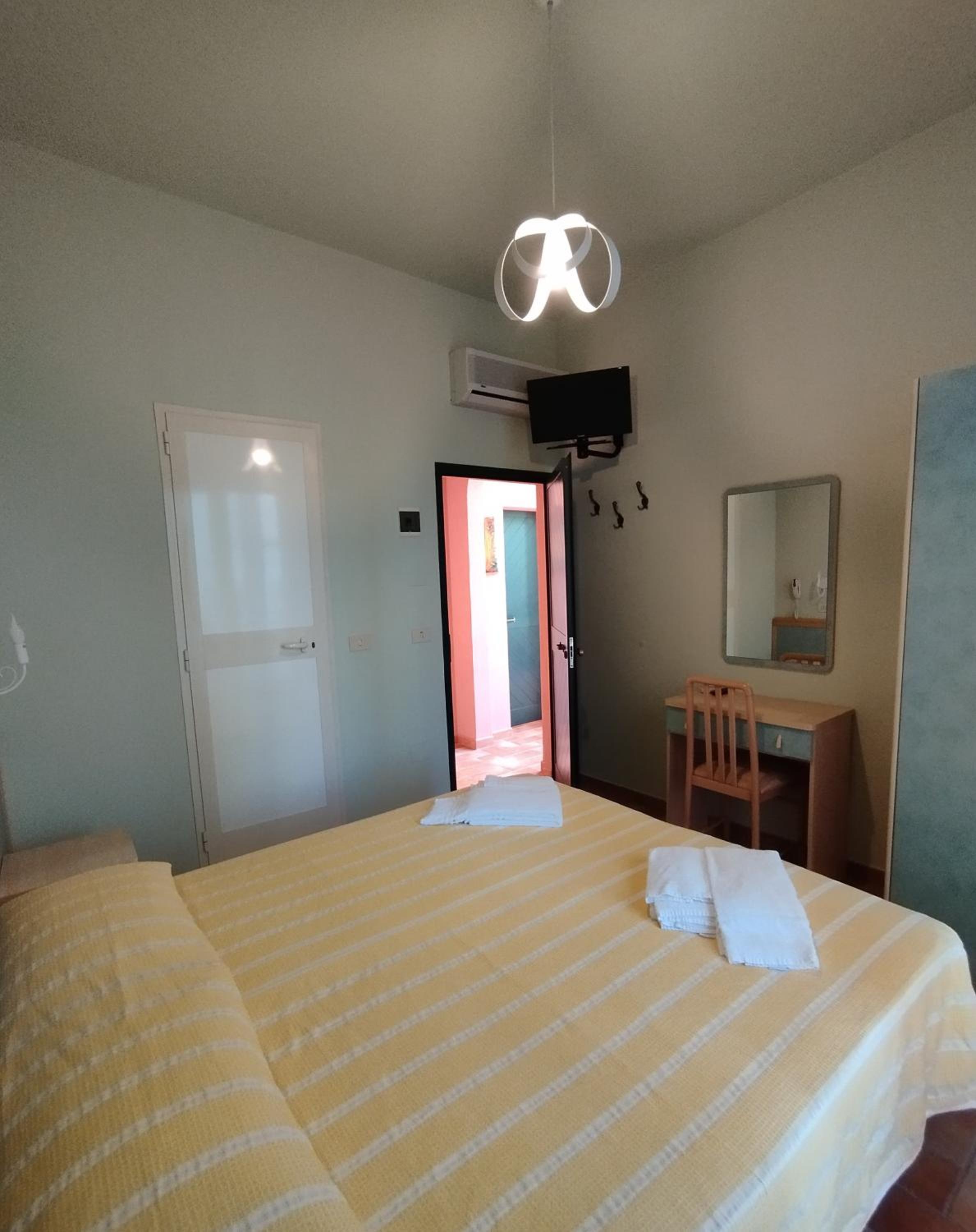 Economy Double Room photo 1