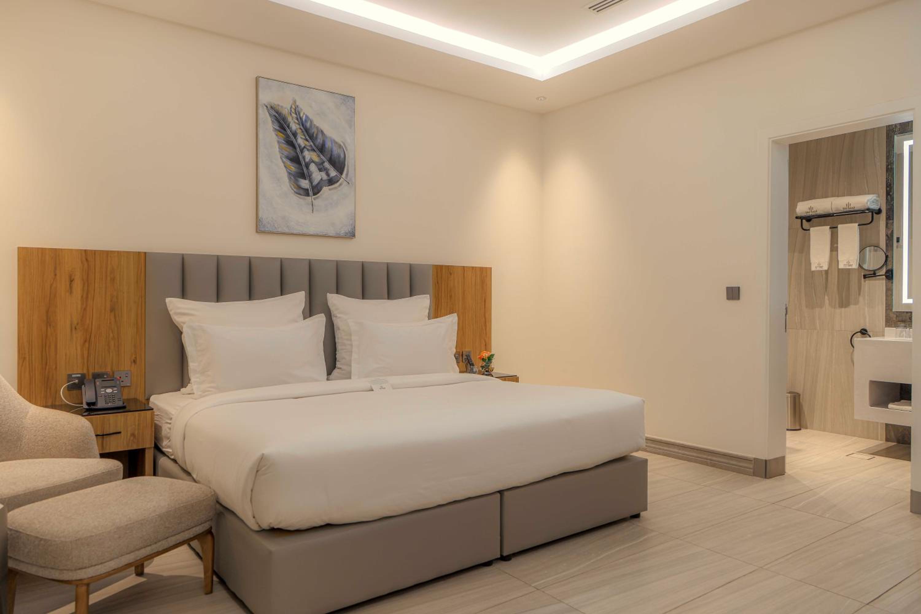 Deluxe King Room photo 2