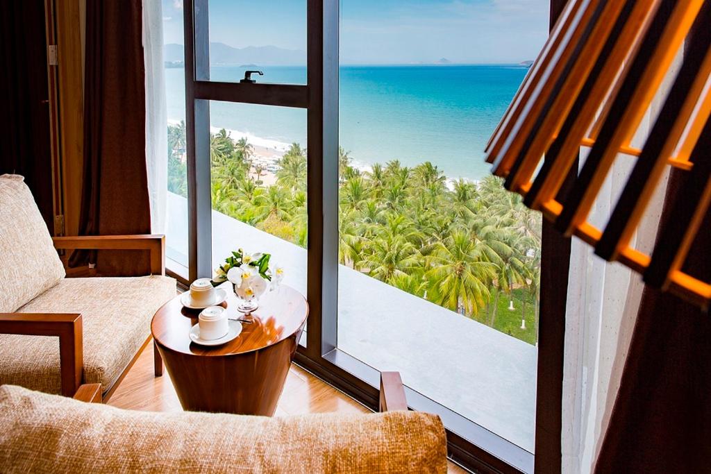 Twin Room with Sea View thumbnail 5