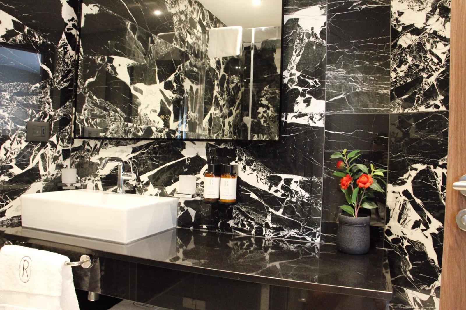 Superior Room with Maltese Balcony and Executive Lounge Access  - Photo 6