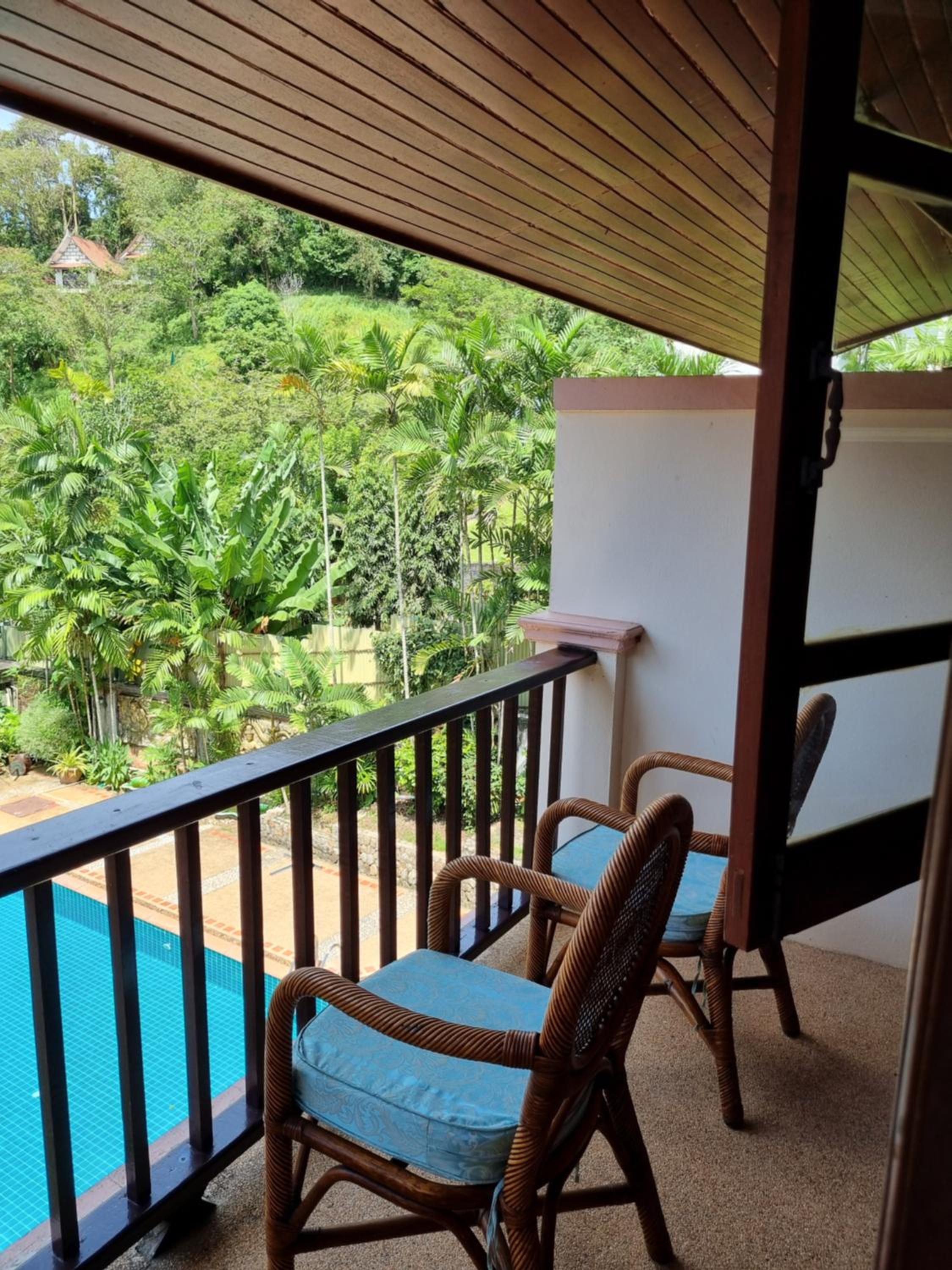 Queen Room with Pool View - Photo 4