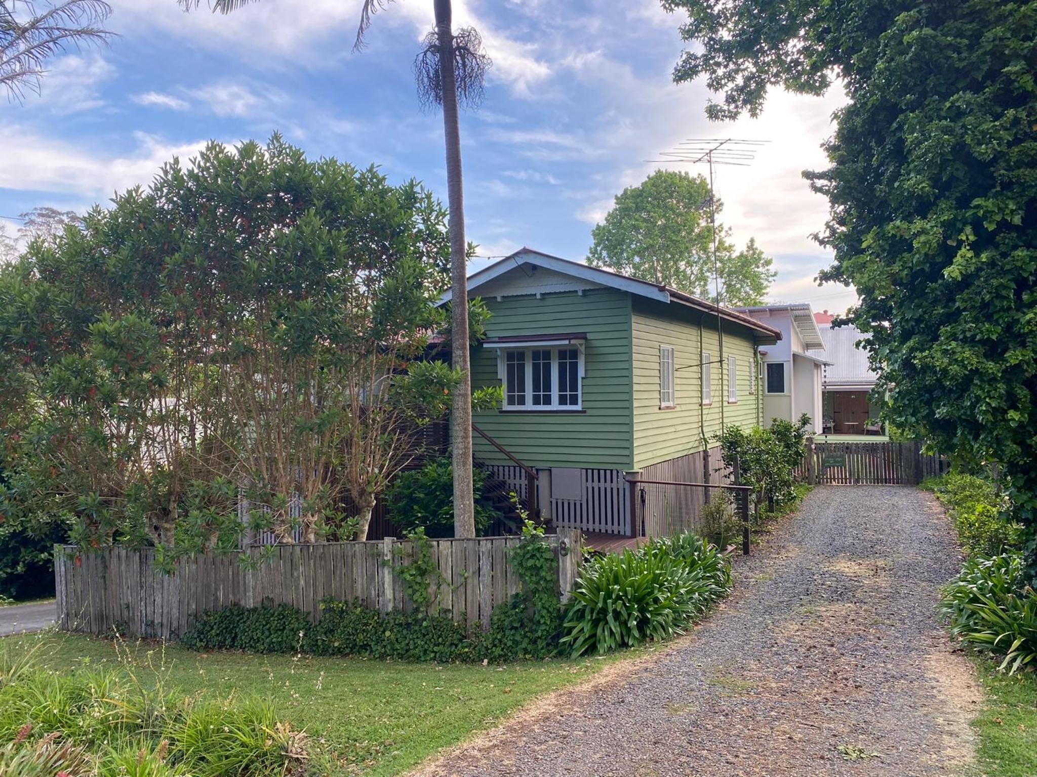 Three-Bedroom House photo 2