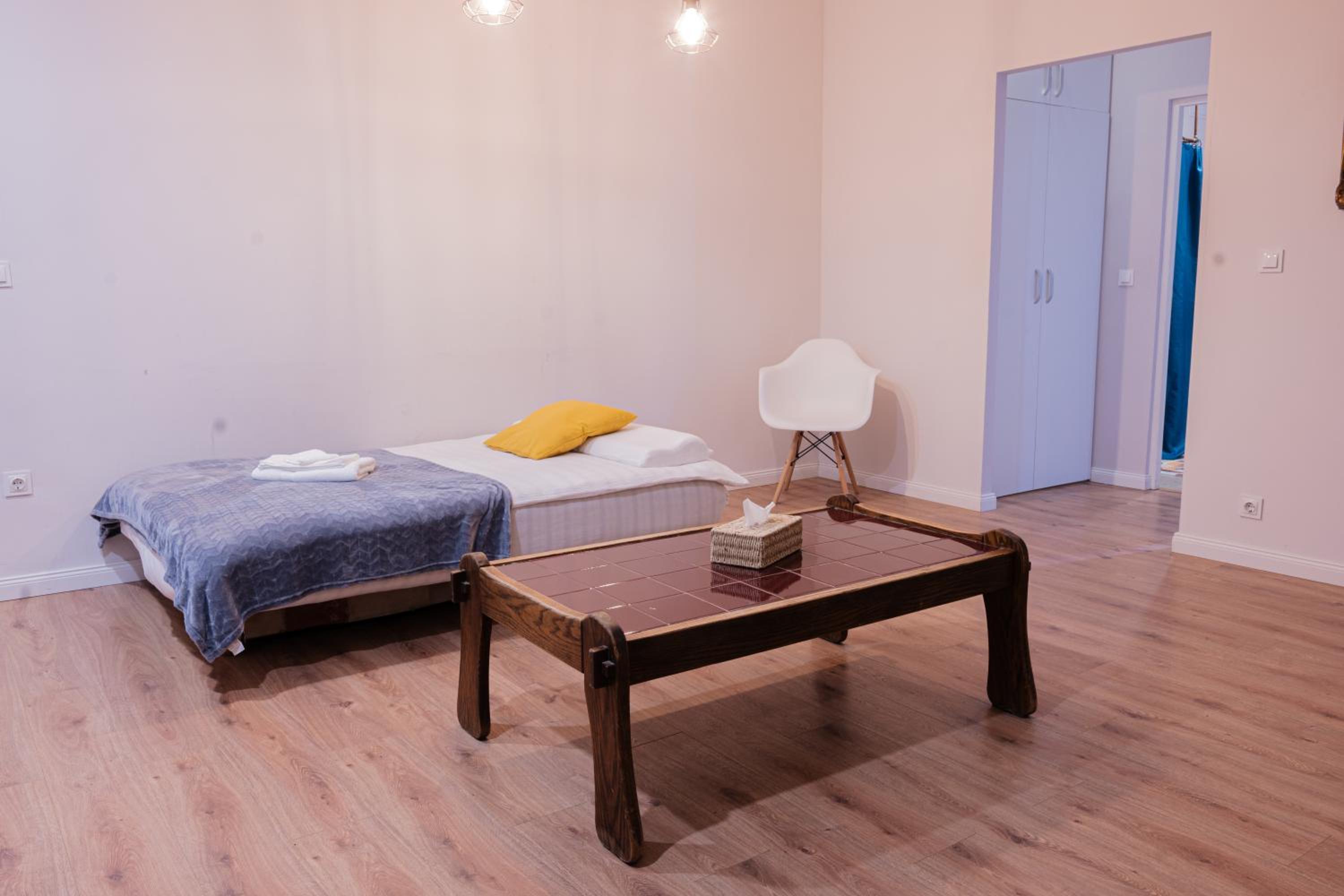 One-Bedroom Apartment photo 1