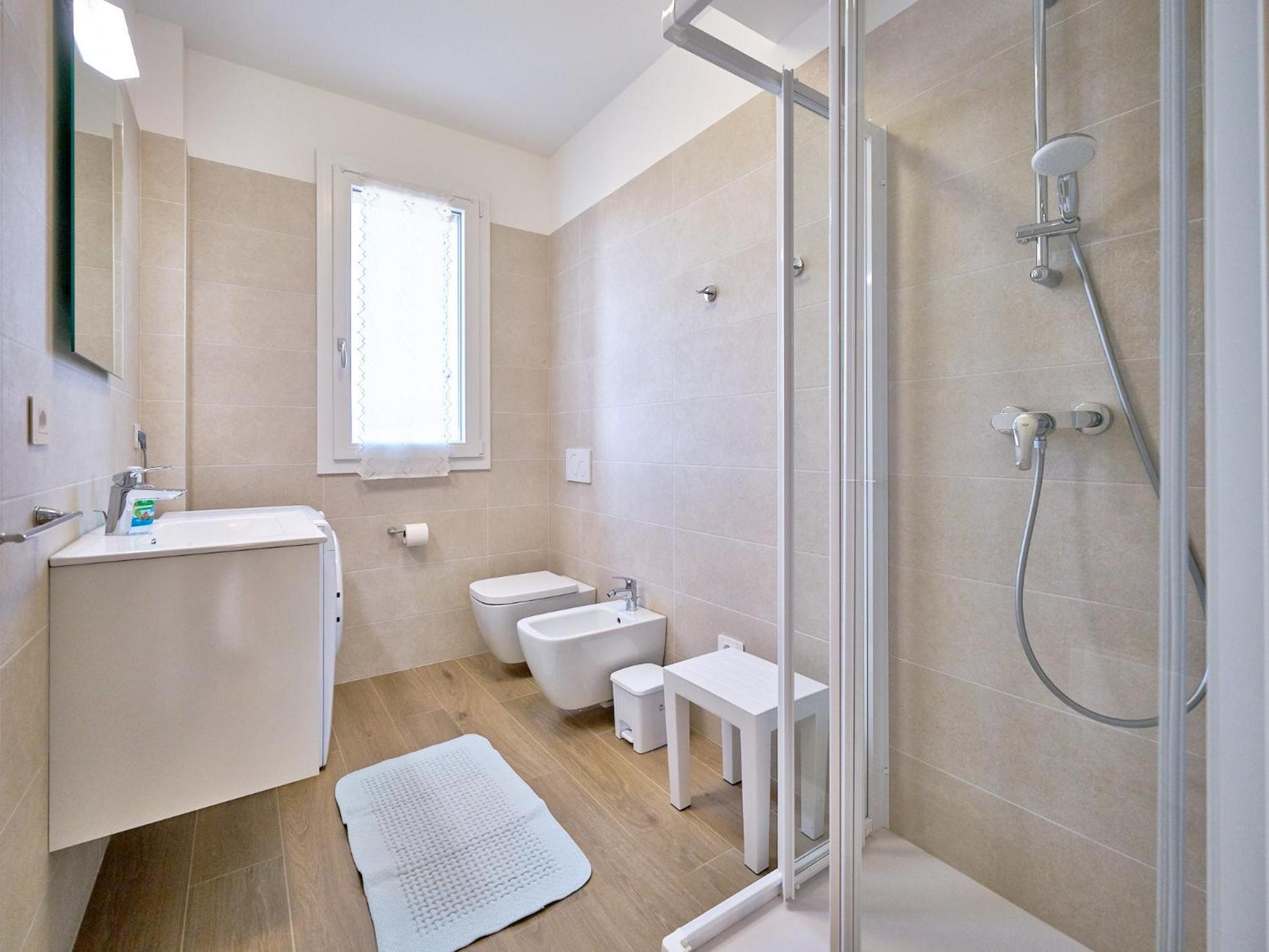 Two-Bedroom Deluxe Apartment with Balcony photo 3