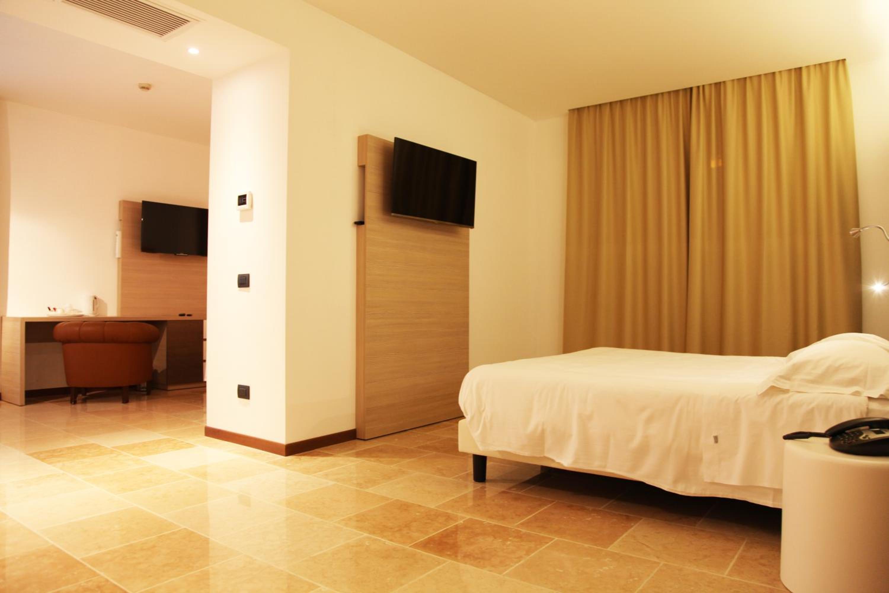 Suite thumbnail 5