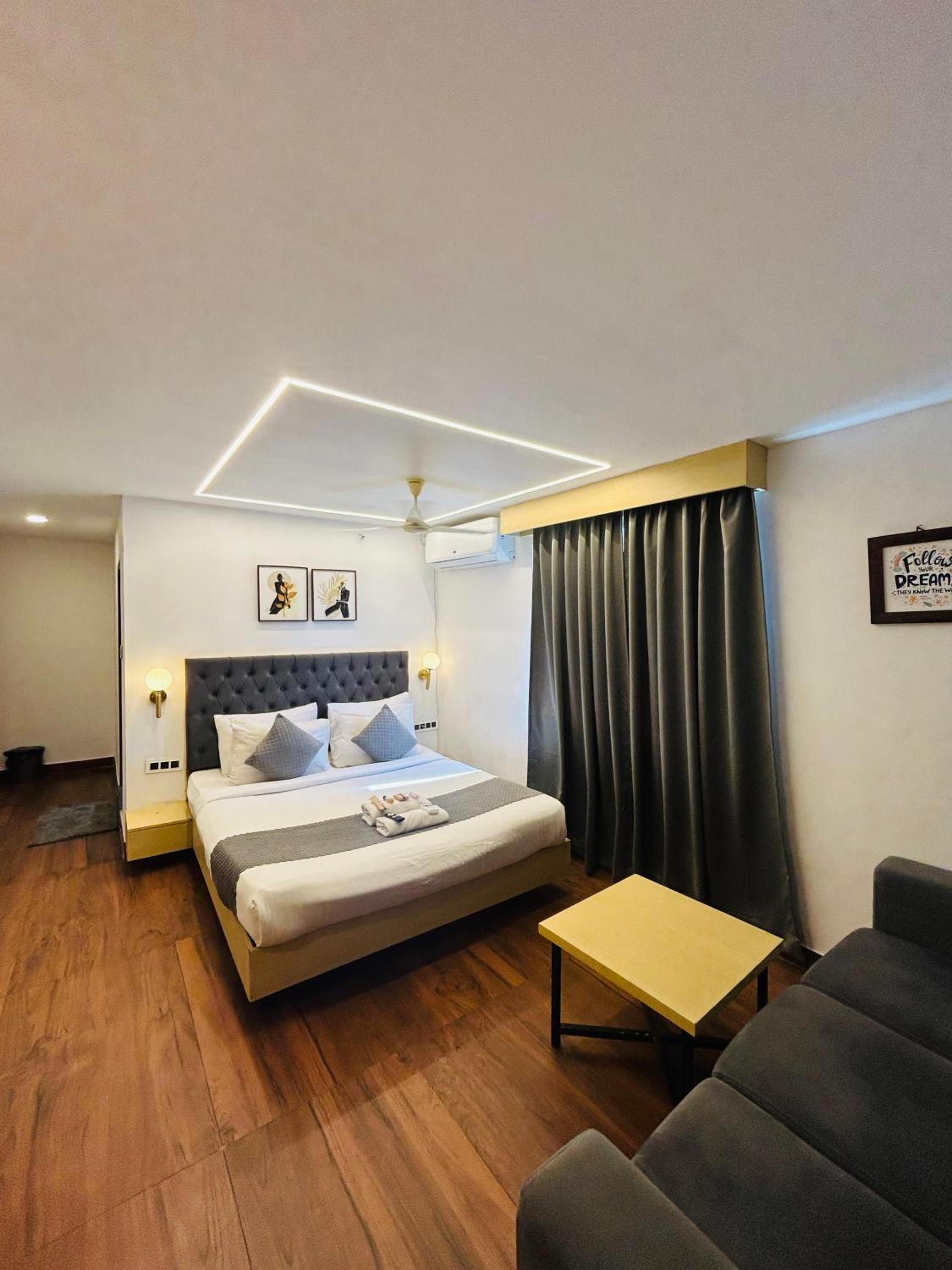 Suite - Photo 11