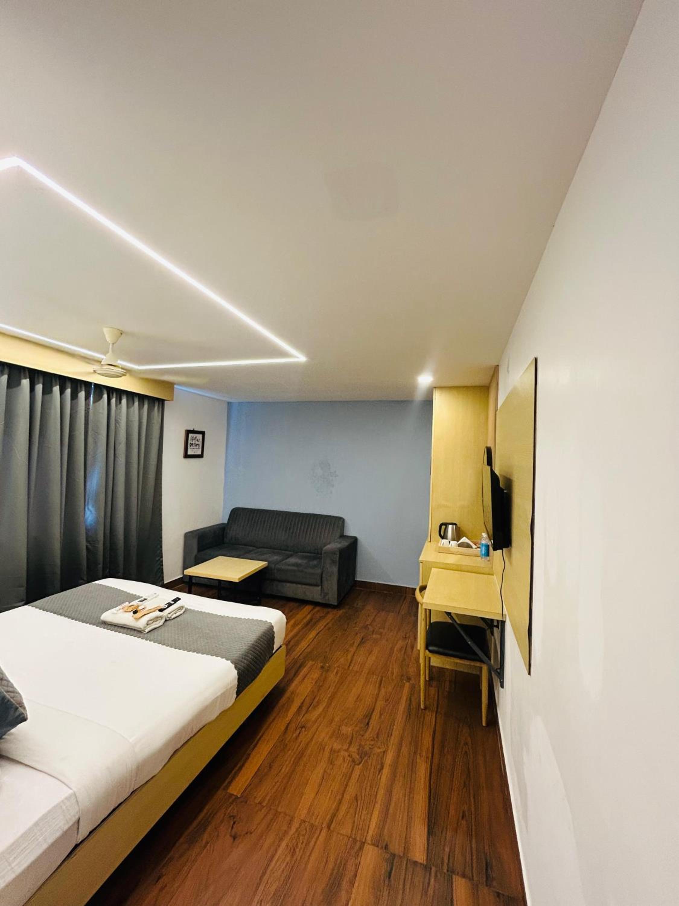 Suite - Photo 10