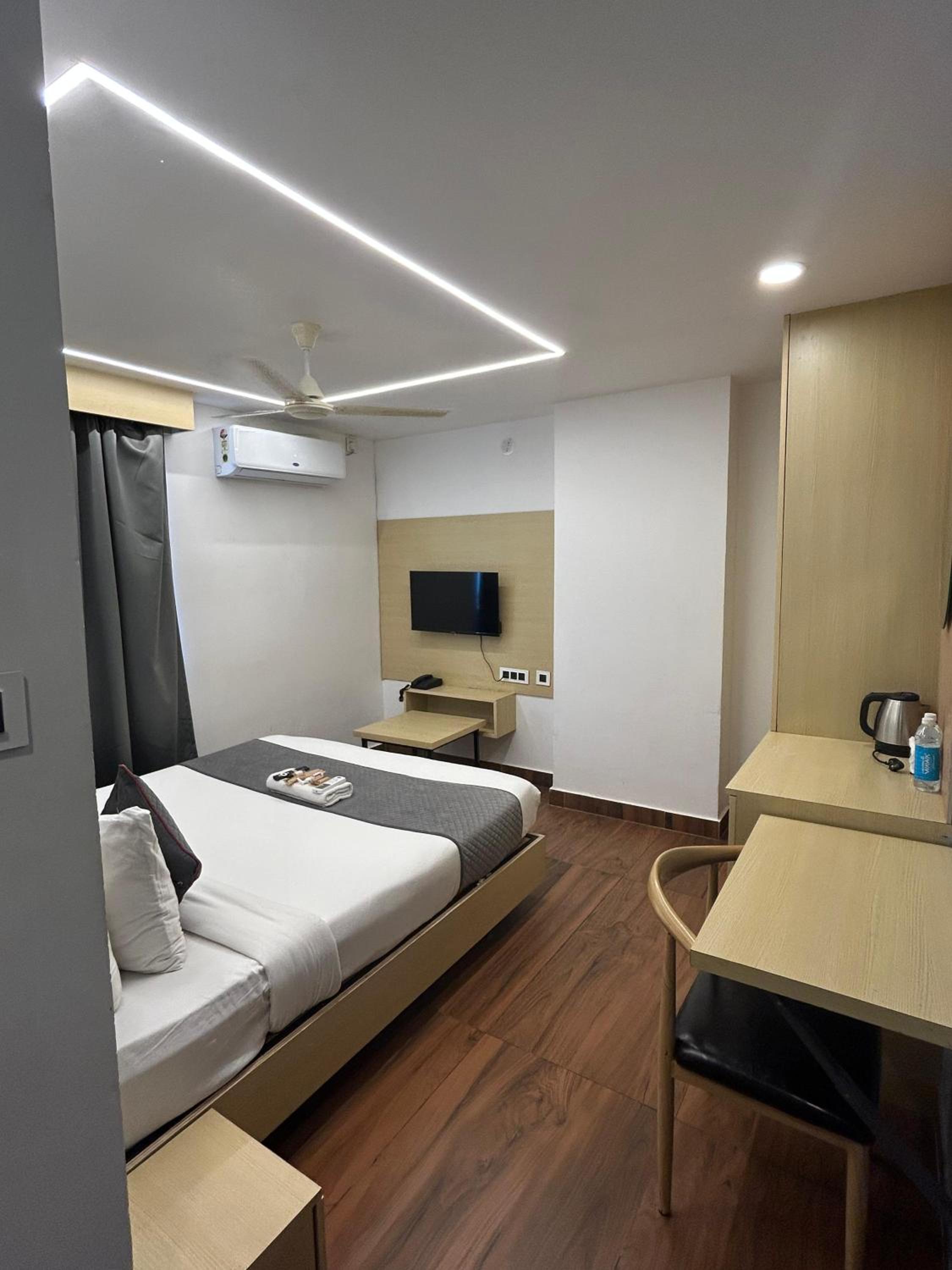 Double Room - Photo 13
