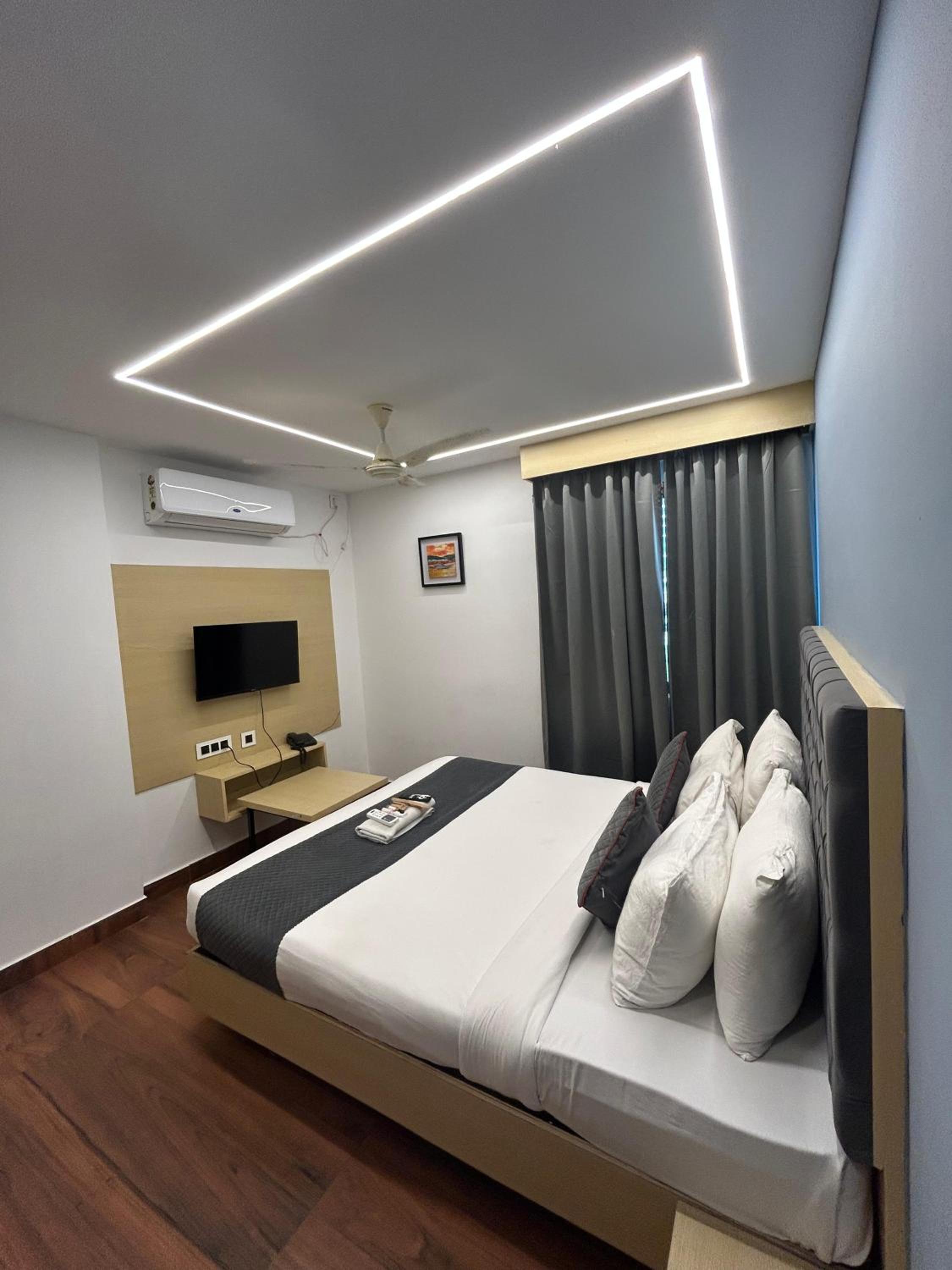 Double Room - Photo 12