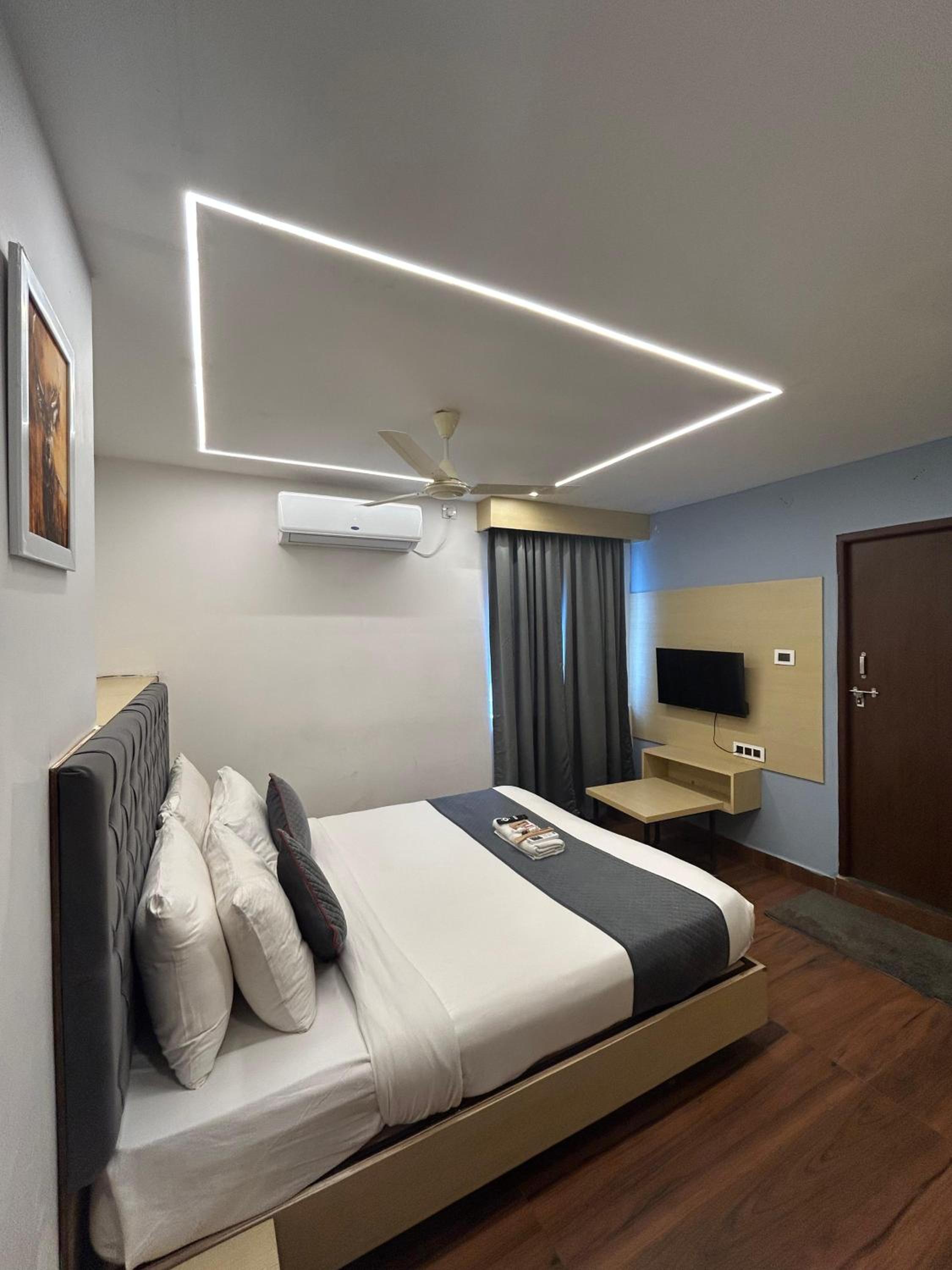 Double Room - Photo 11