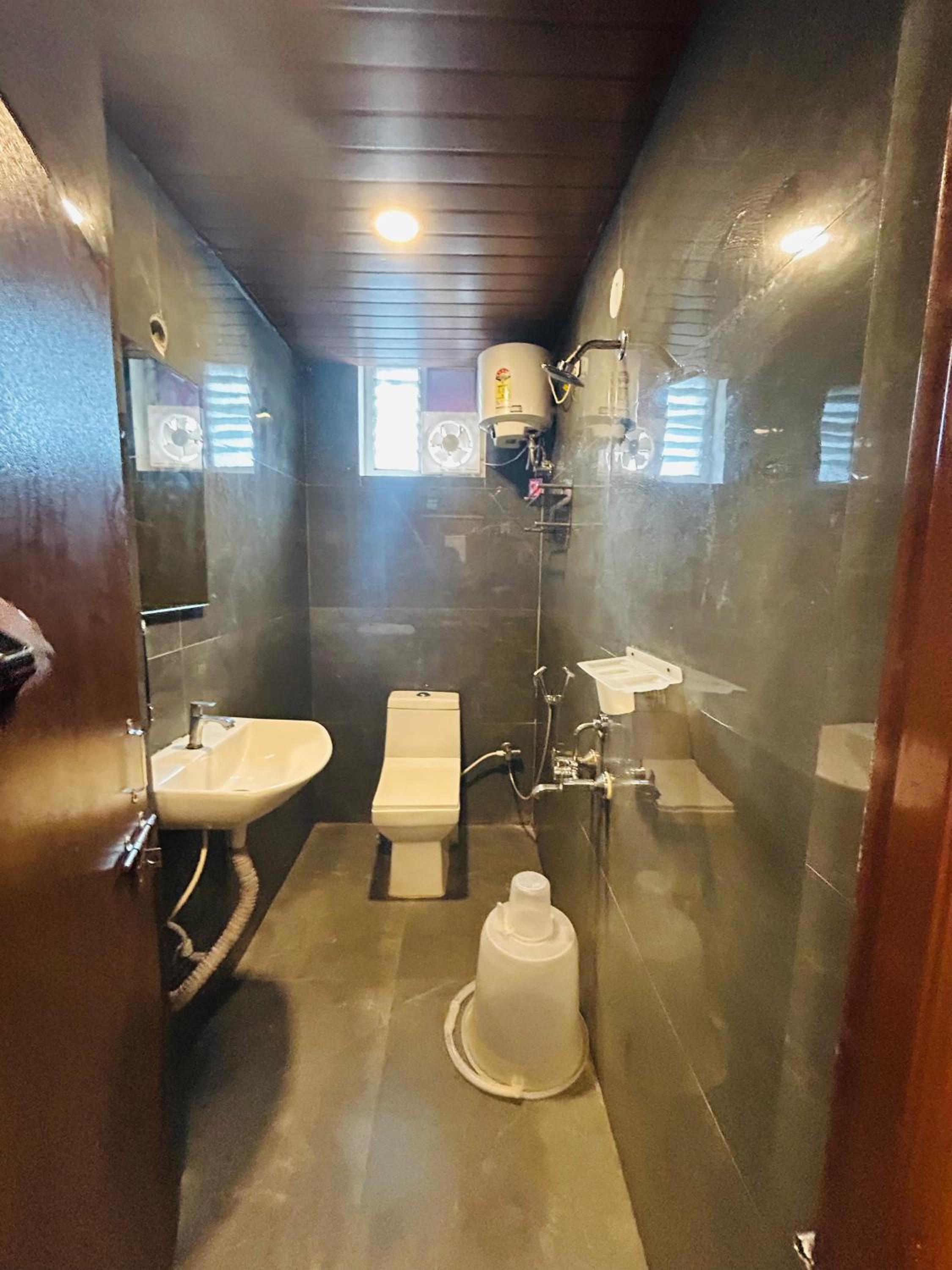 Double Room - Photo 8