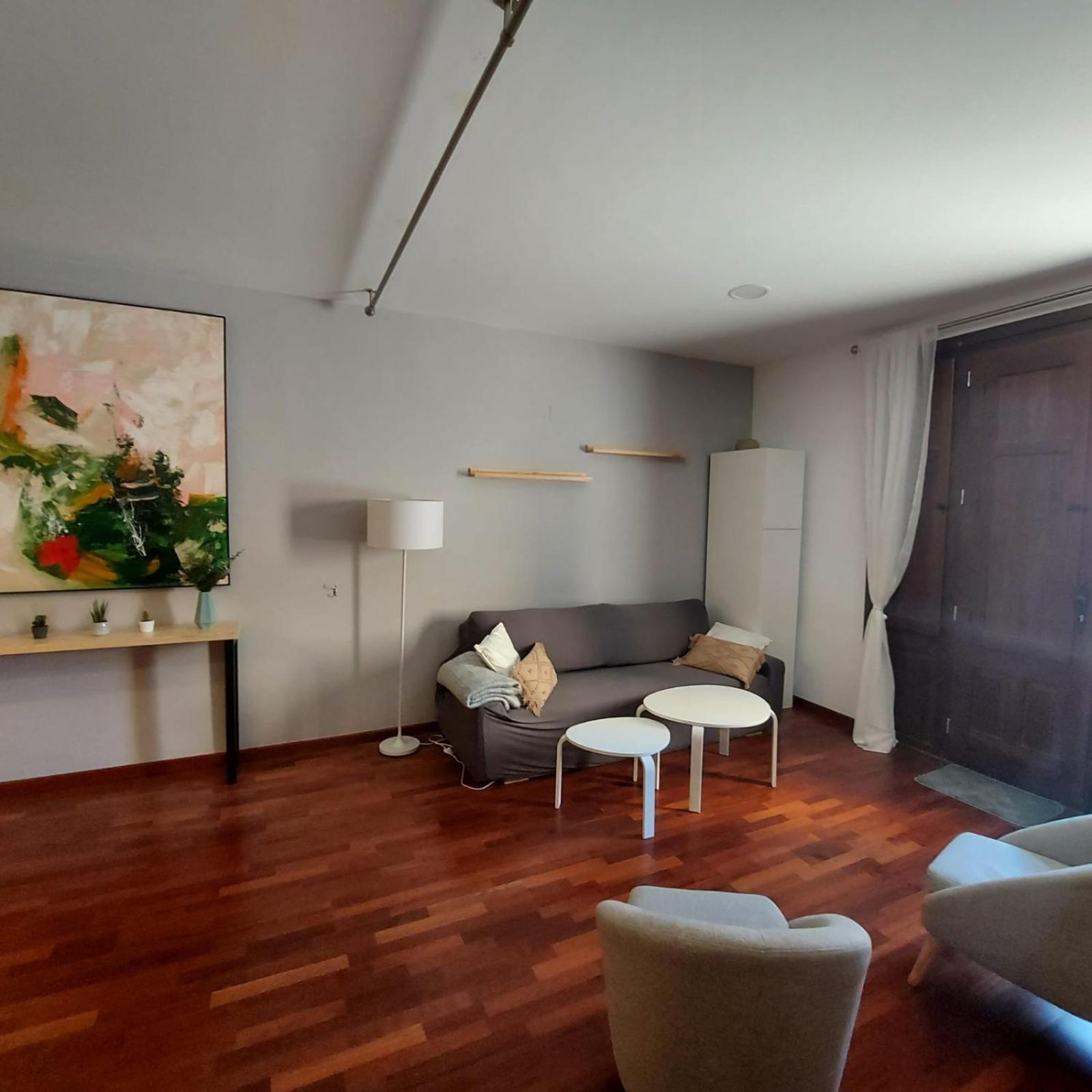 One-Bedroom Apartment photo 3