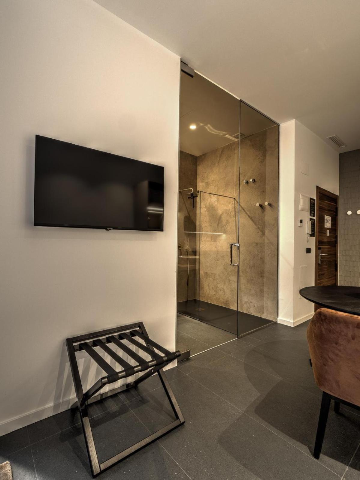 Large Double Room photo 2