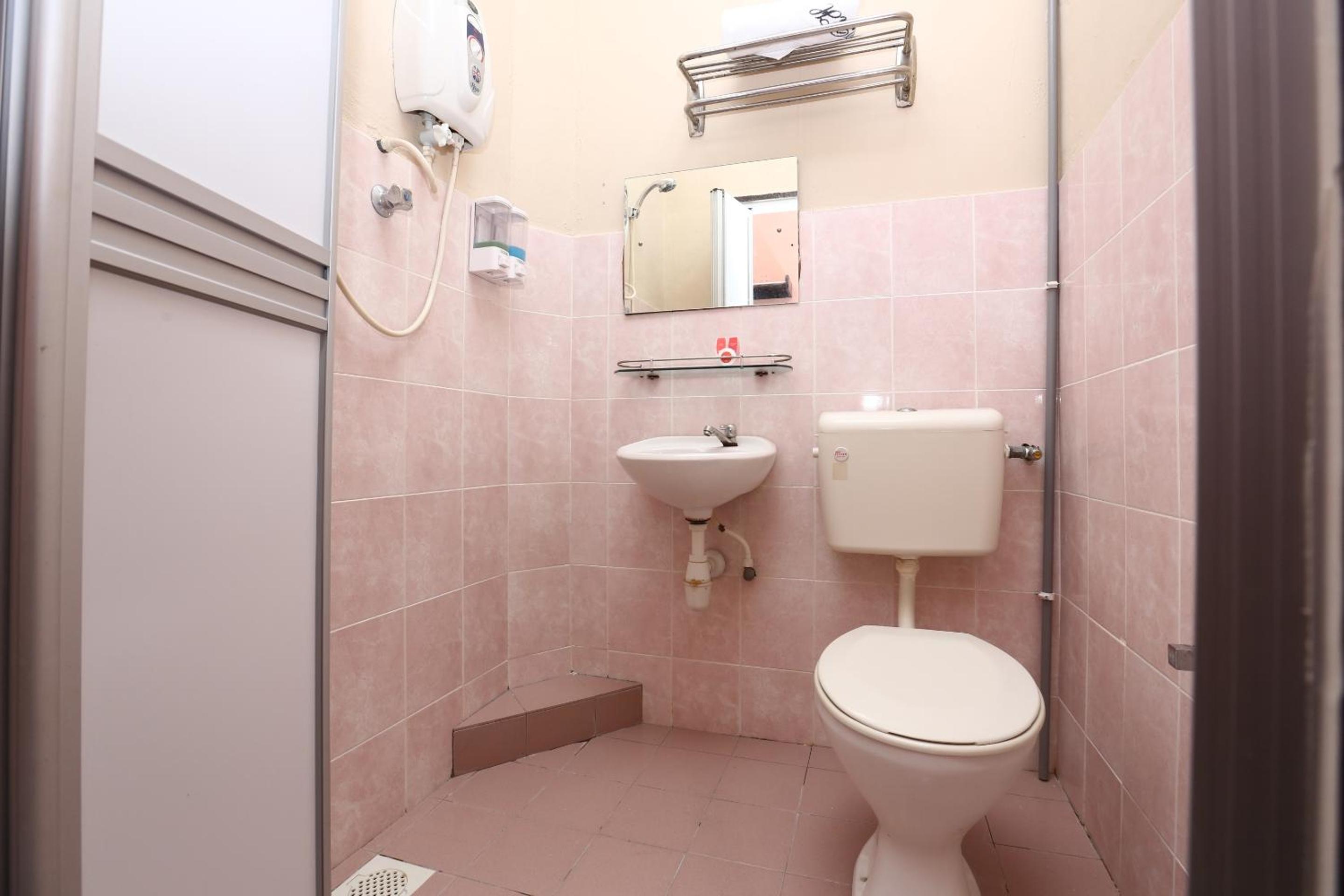 Standard Double Room - Photo 5
