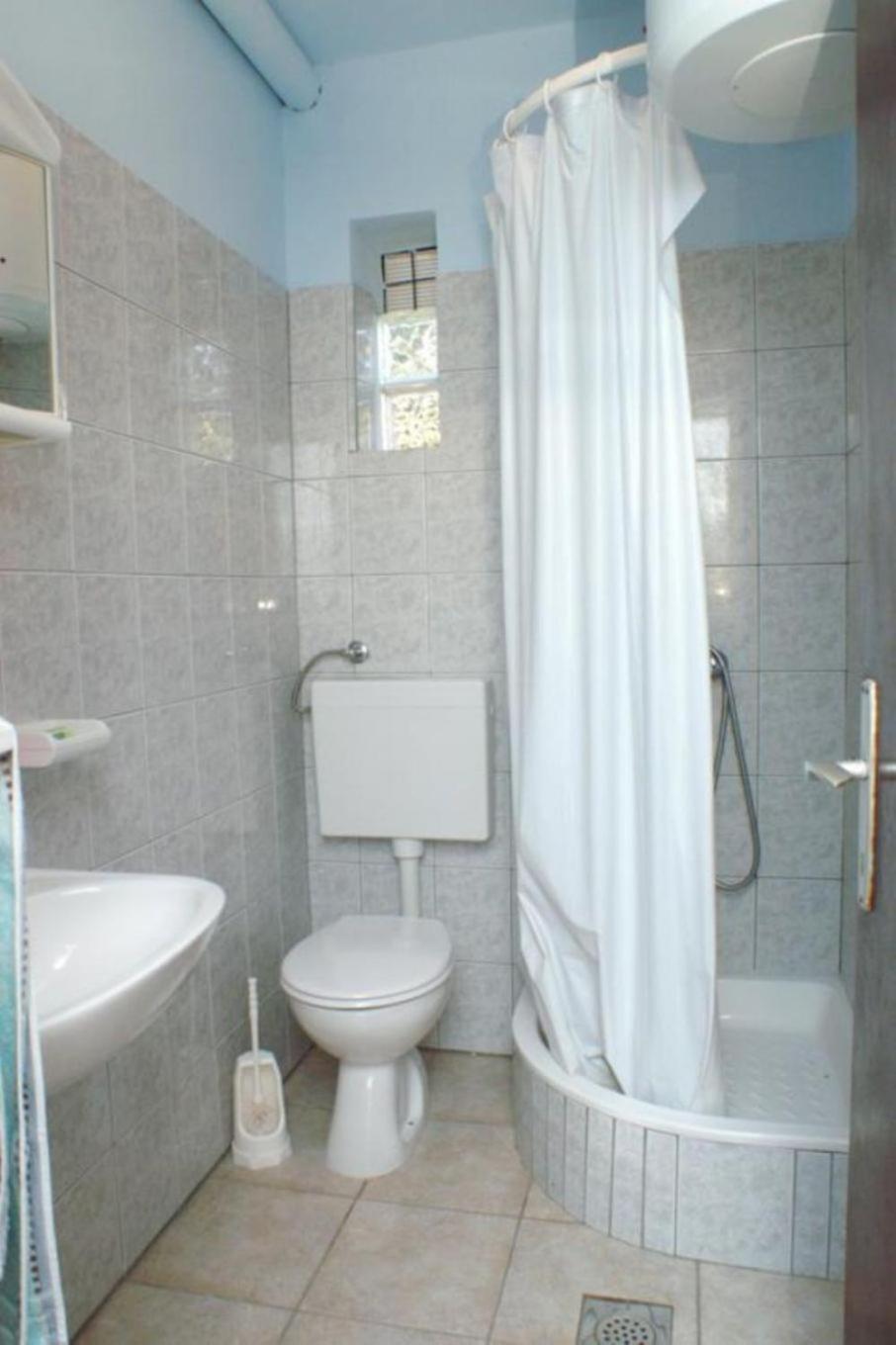 One-Bedroom Apartment - Ground Floor photo 2