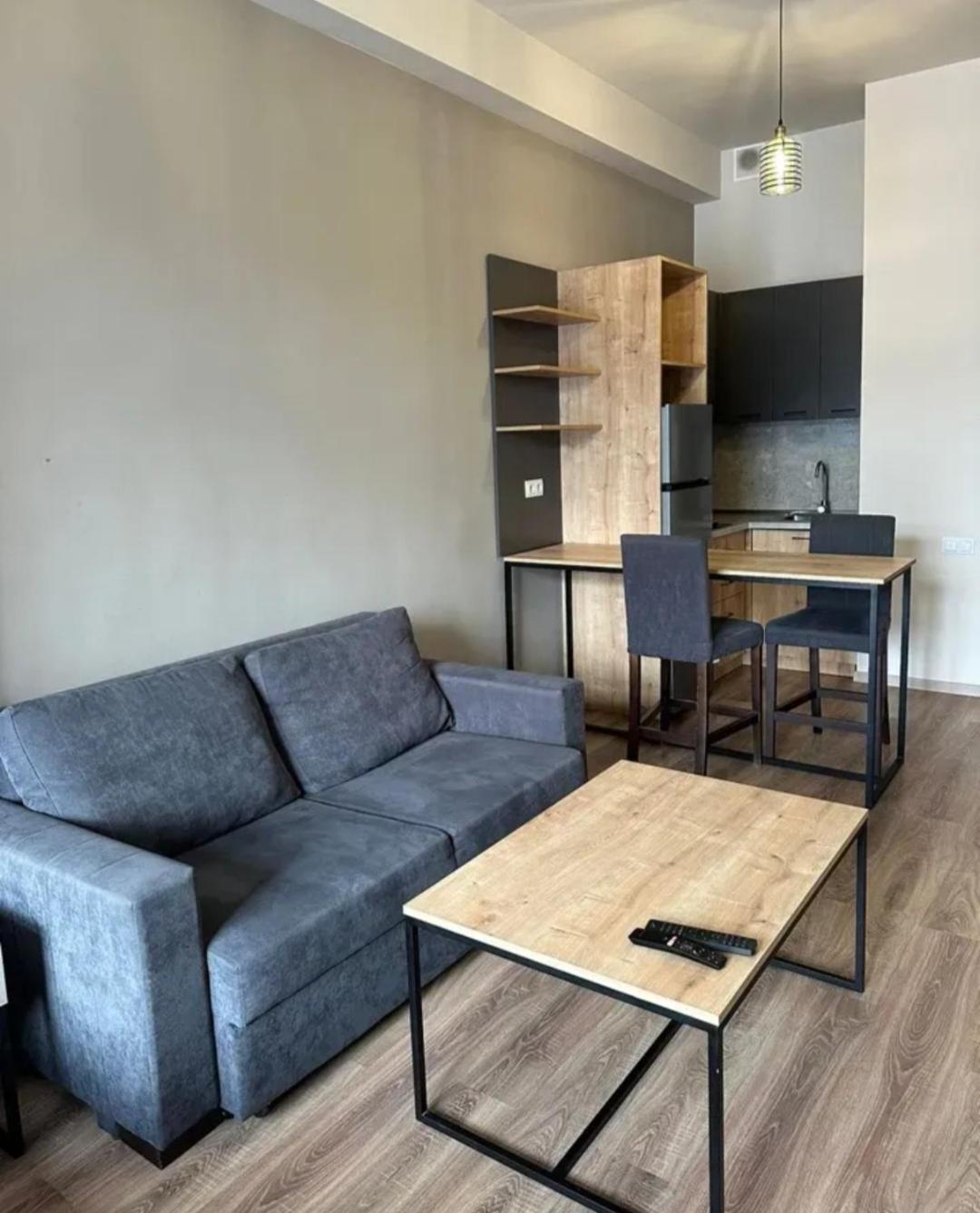 One-Bedroom Apartment With Balcony And Mountain View   photo 1