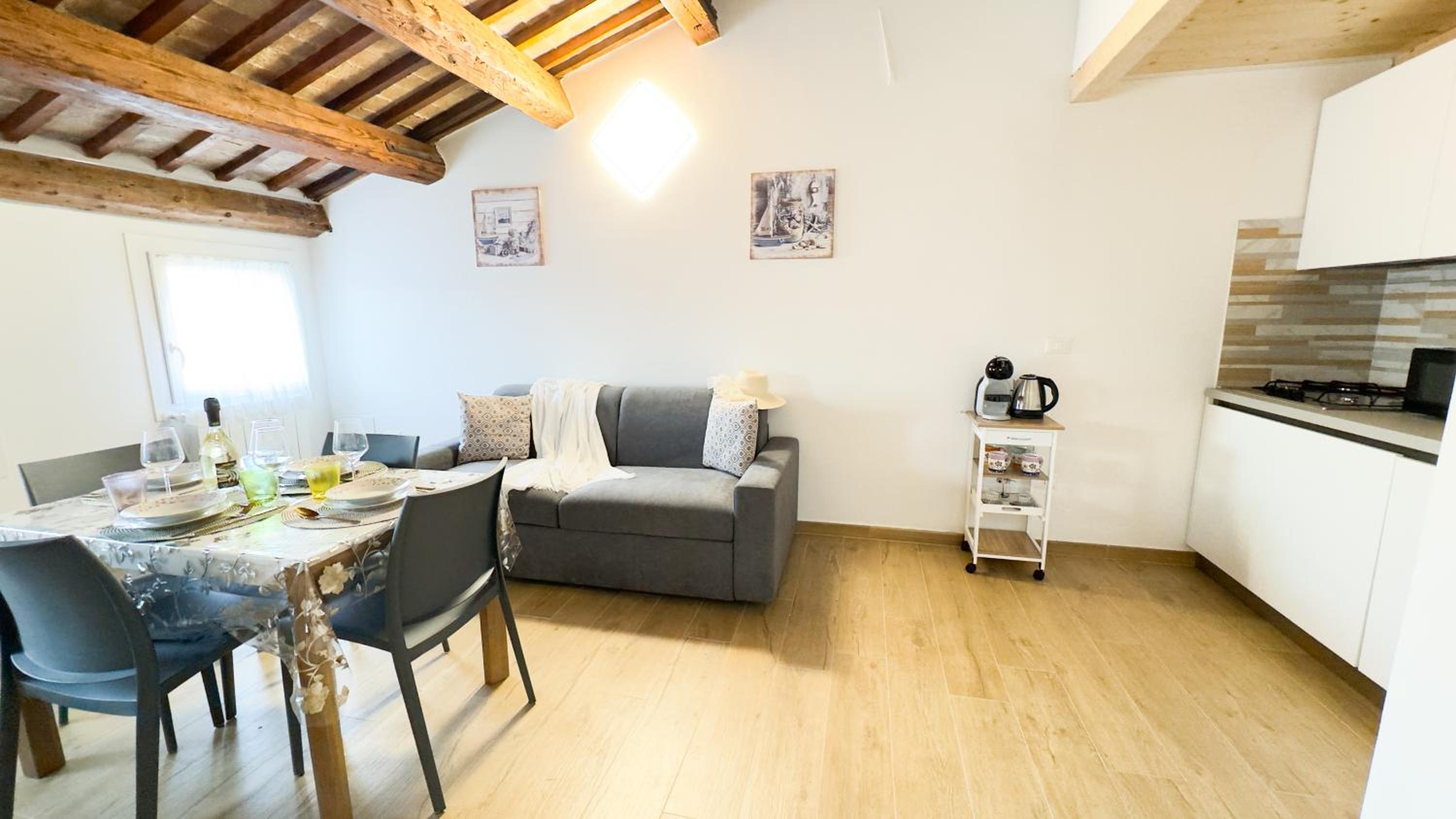 Apartment photo 2