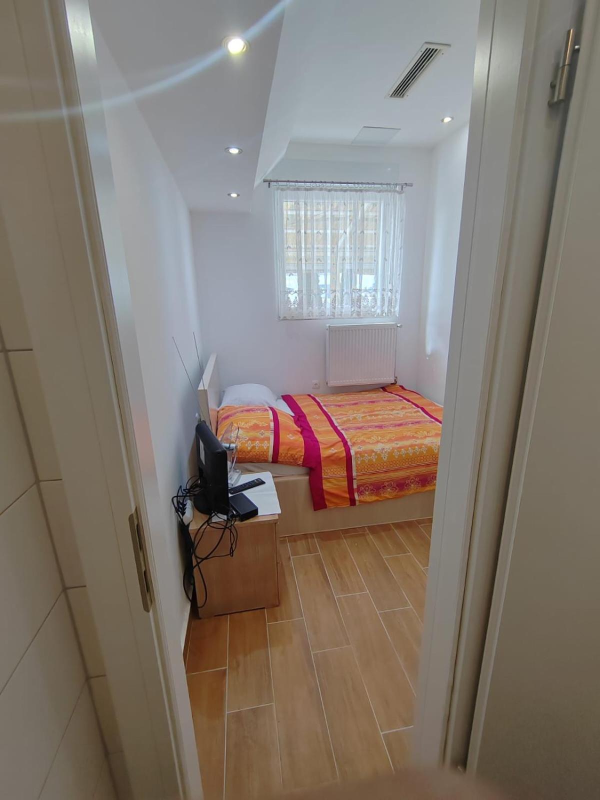 One-Bedroom Apartment photo 3