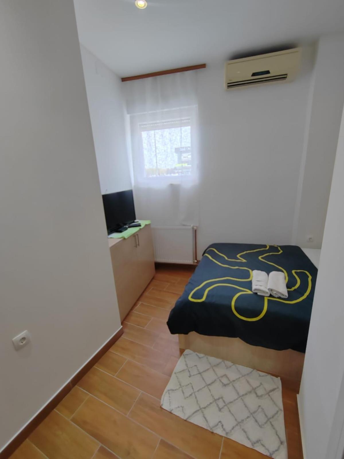 One-Bedroom Apartment photo 2