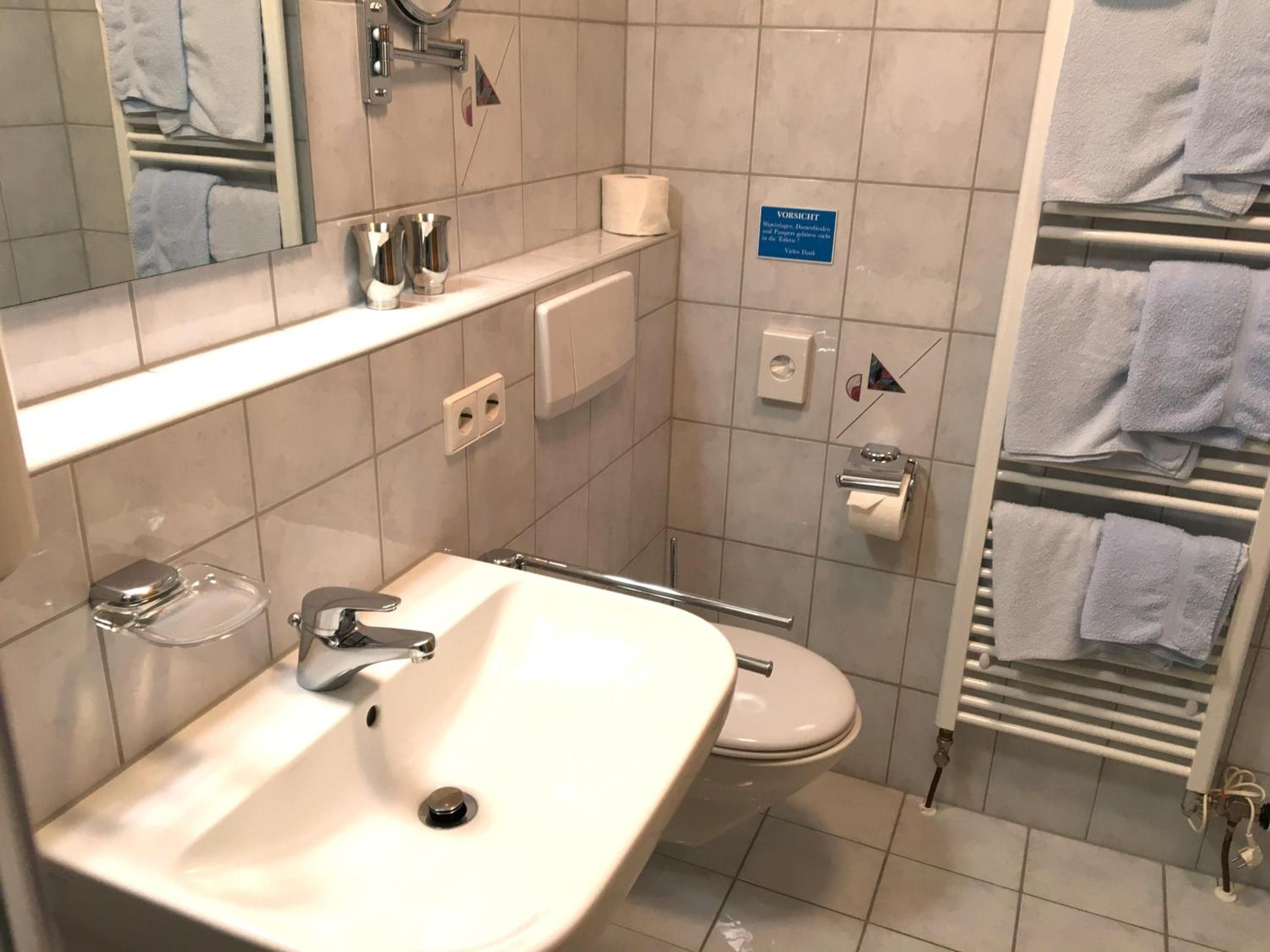 Two-Bedroom Apartment with Shower photo 3