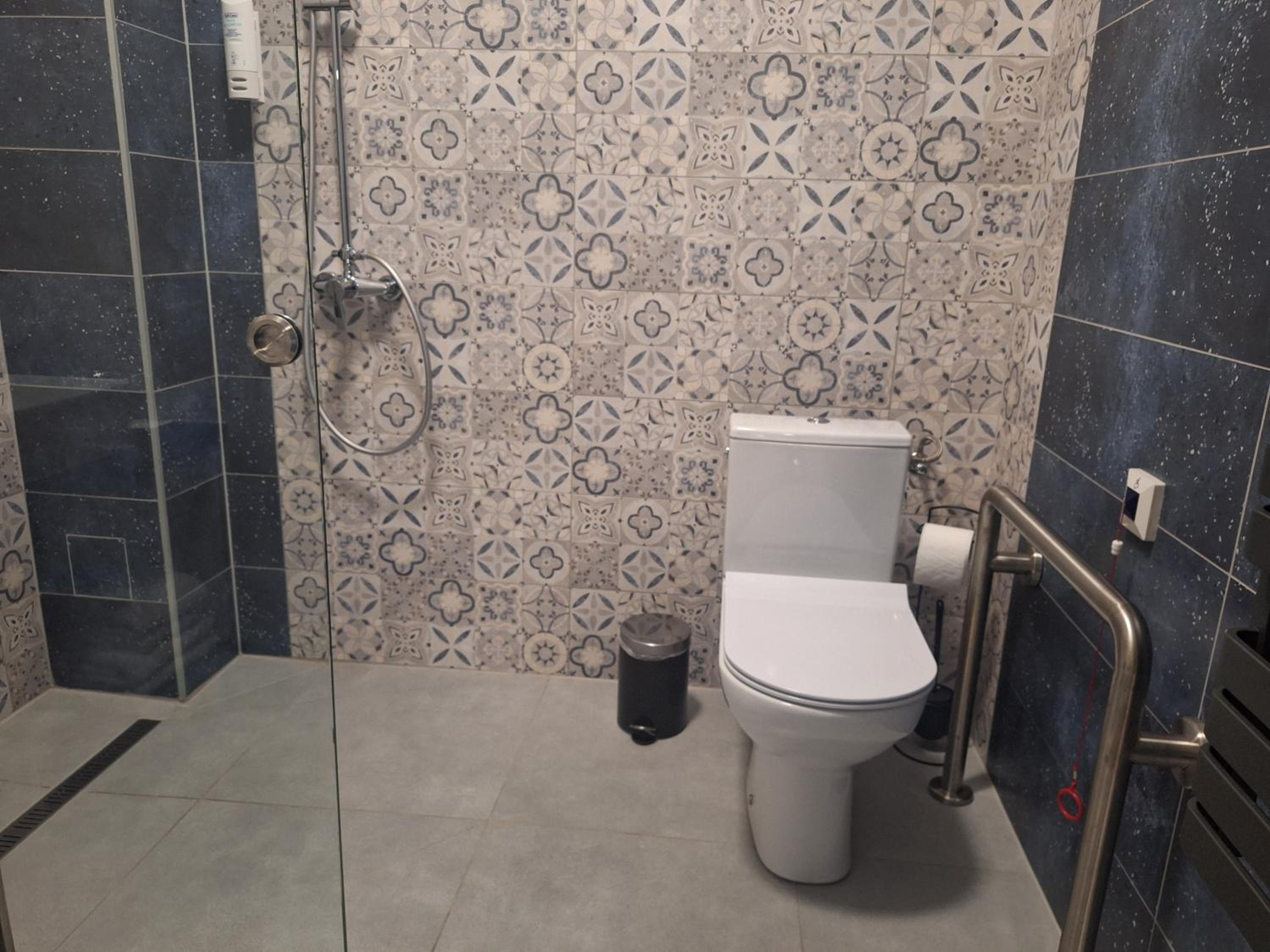 King Room - Disability Access photo 3