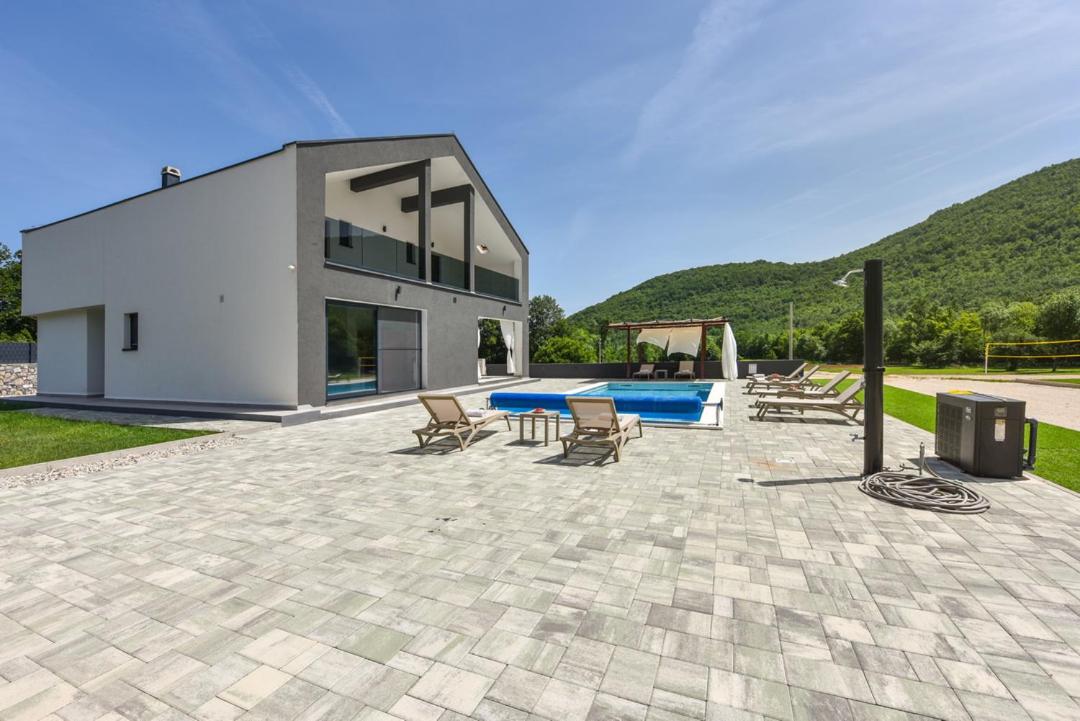 Villa photo 3